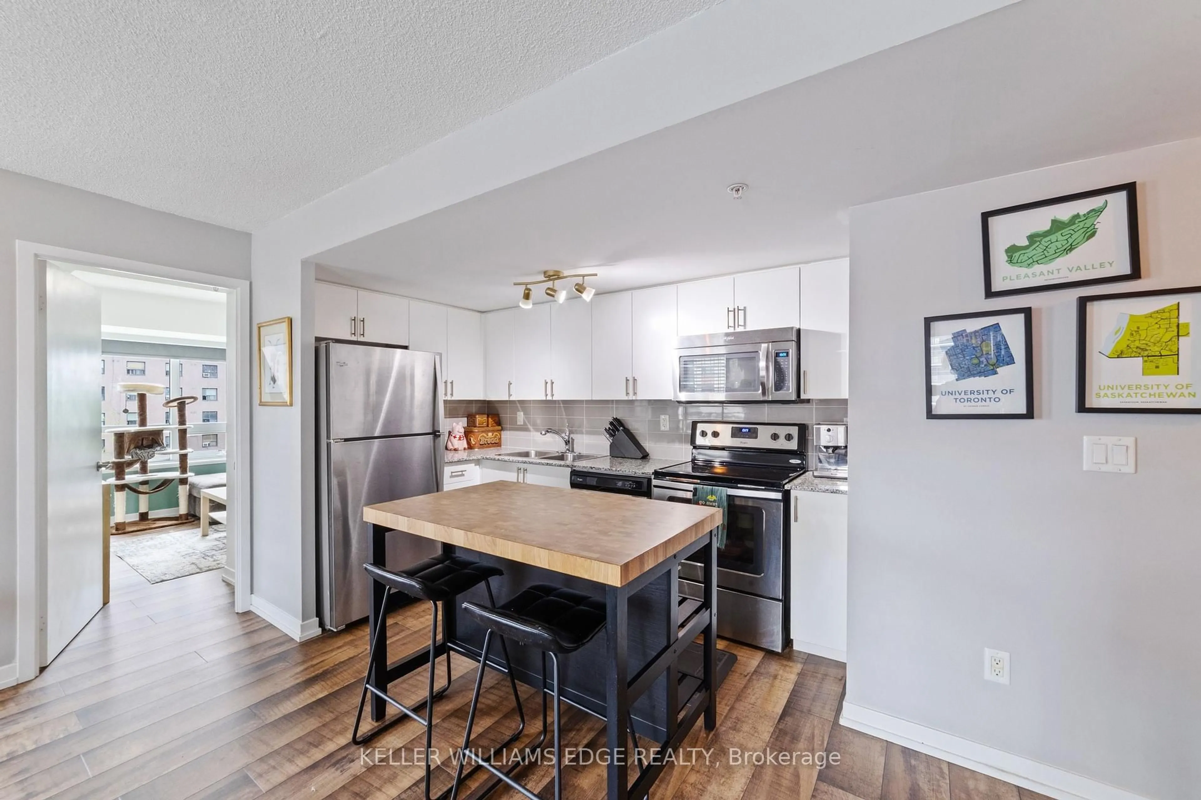 Open concept kitchen, wood/laminate floor for 1410 Dupont St #601, Toronto Ontario M6H 0B6