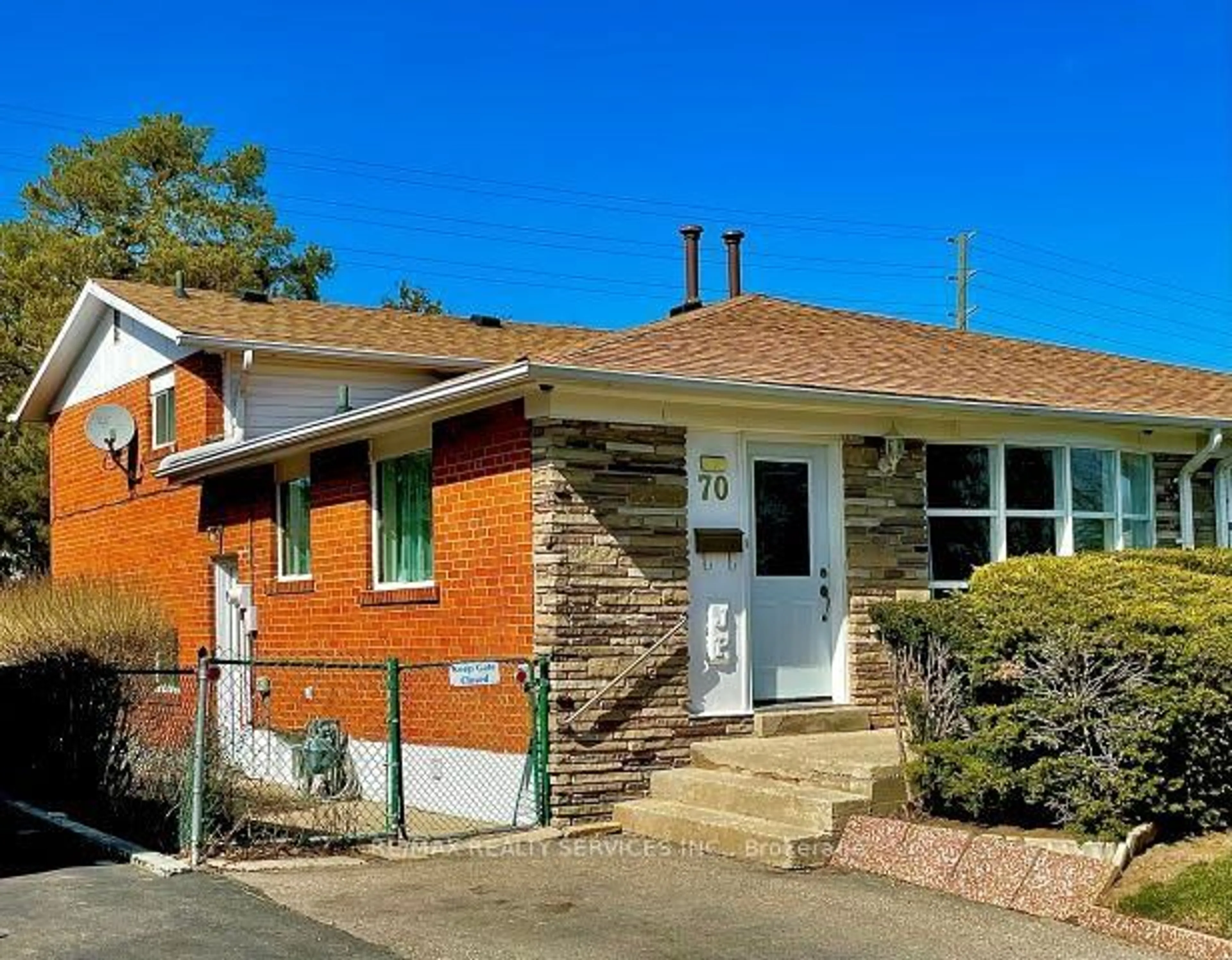 Home with brick exterior material, street for 70 Northwood Dr, Brampton Ontario L6X 2L2