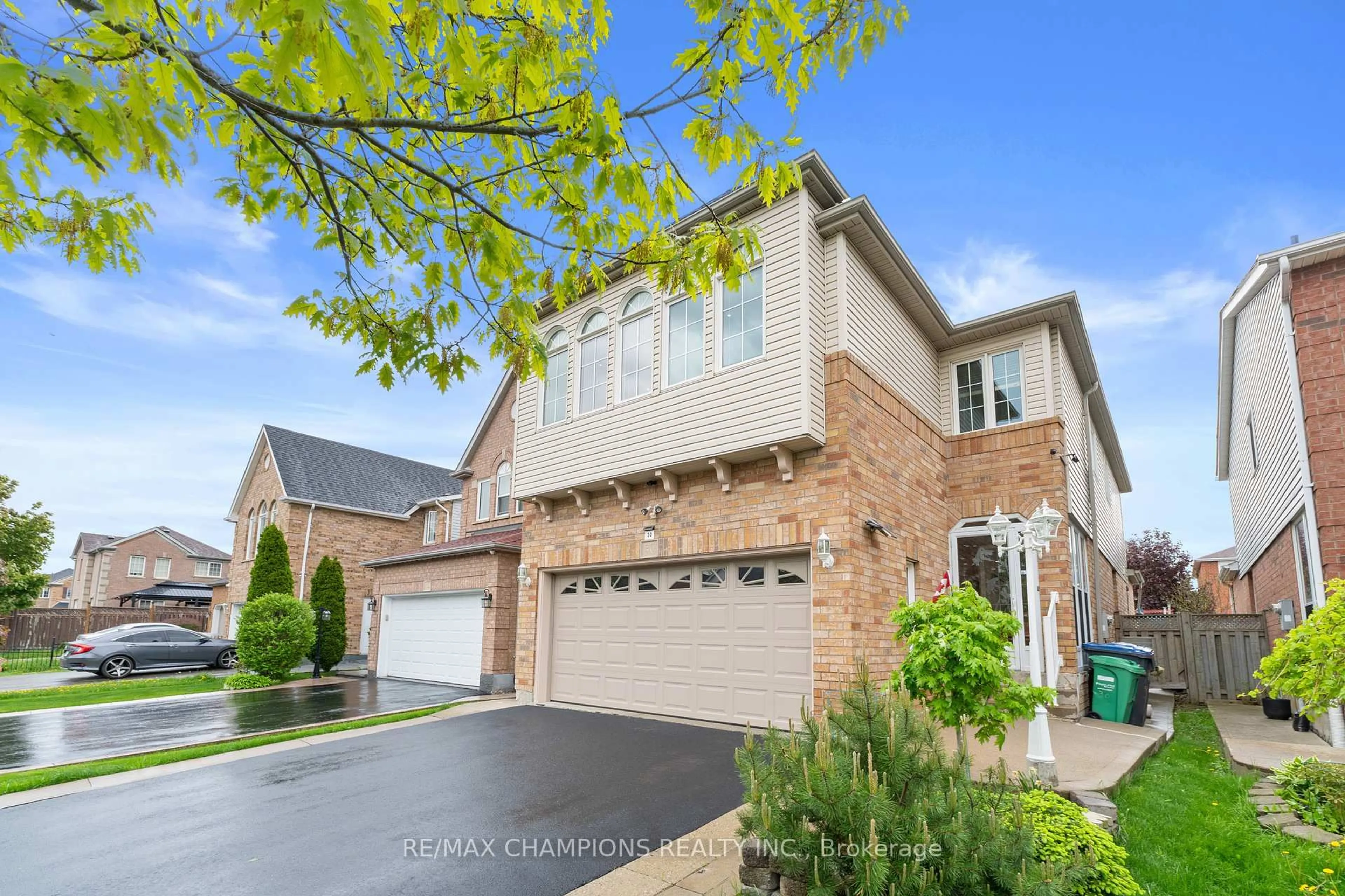 Home with brick exterior material, street for 30 Larkspur Rd, Brampton Ontario L6R 2T6