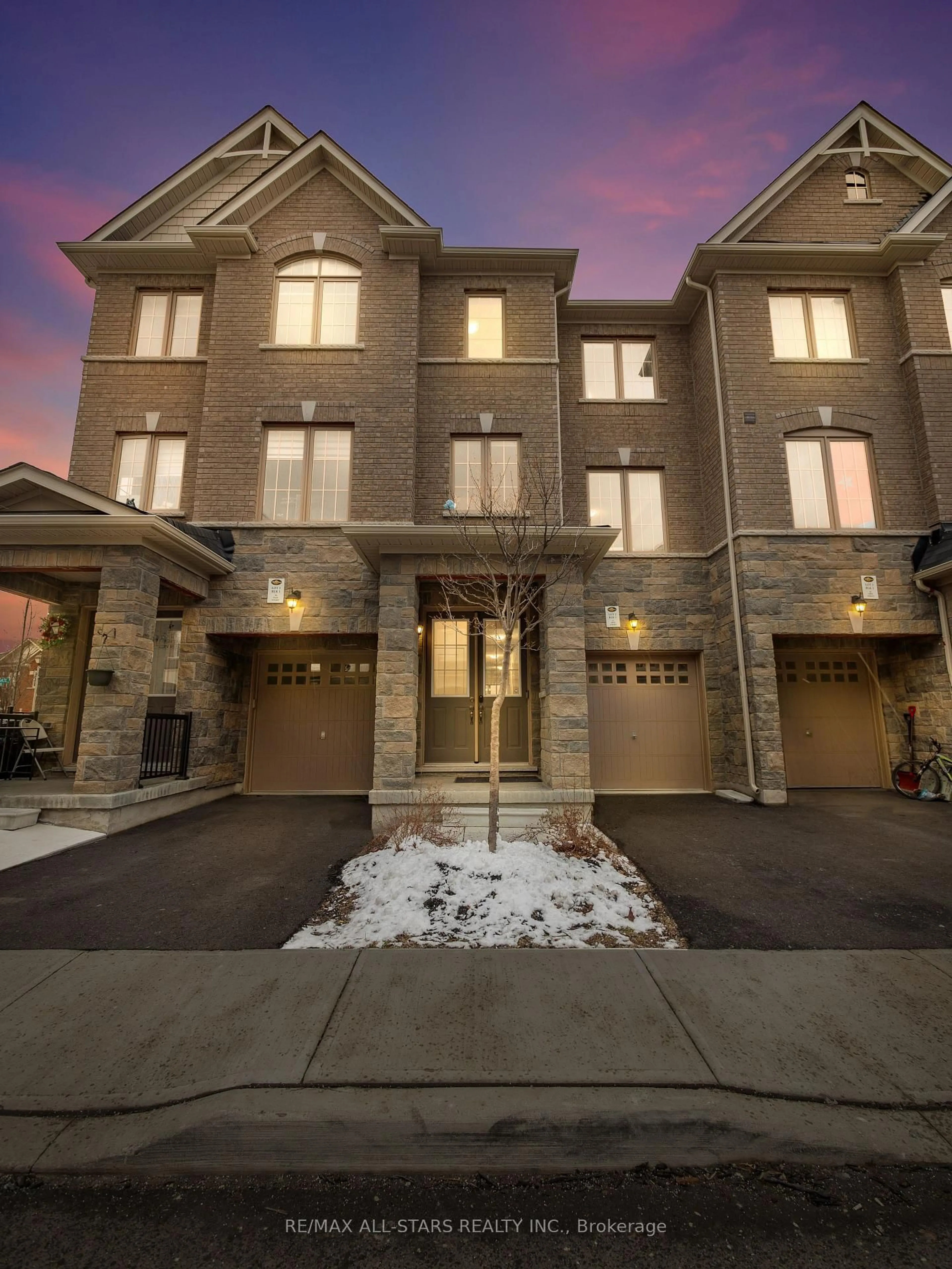 Home with brick exterior material, street for 32 Faye St, Brampton Ontario L6P 4M9