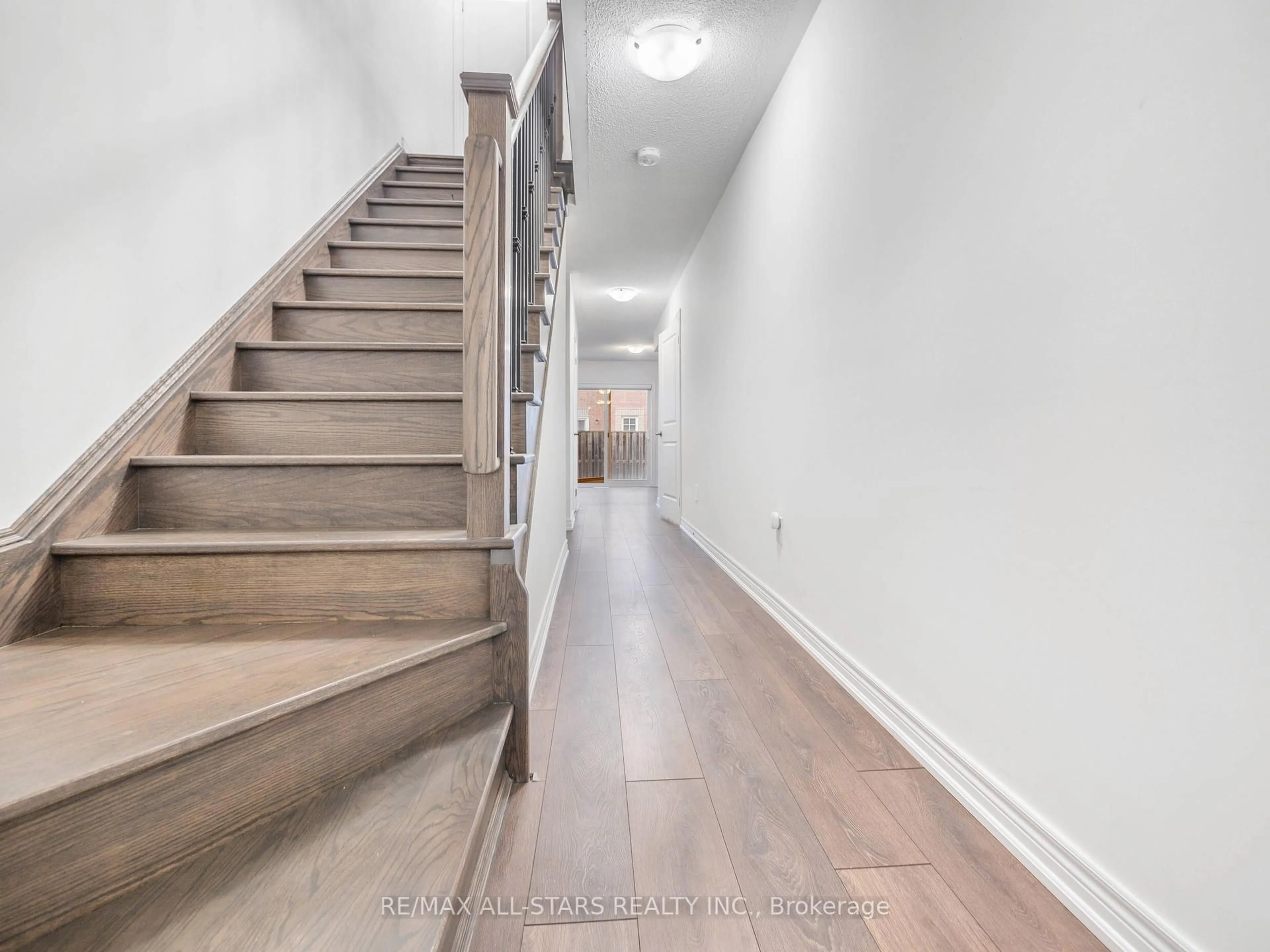 Stairs for 32 Faye St, Brampton Ontario L6P 4M9
