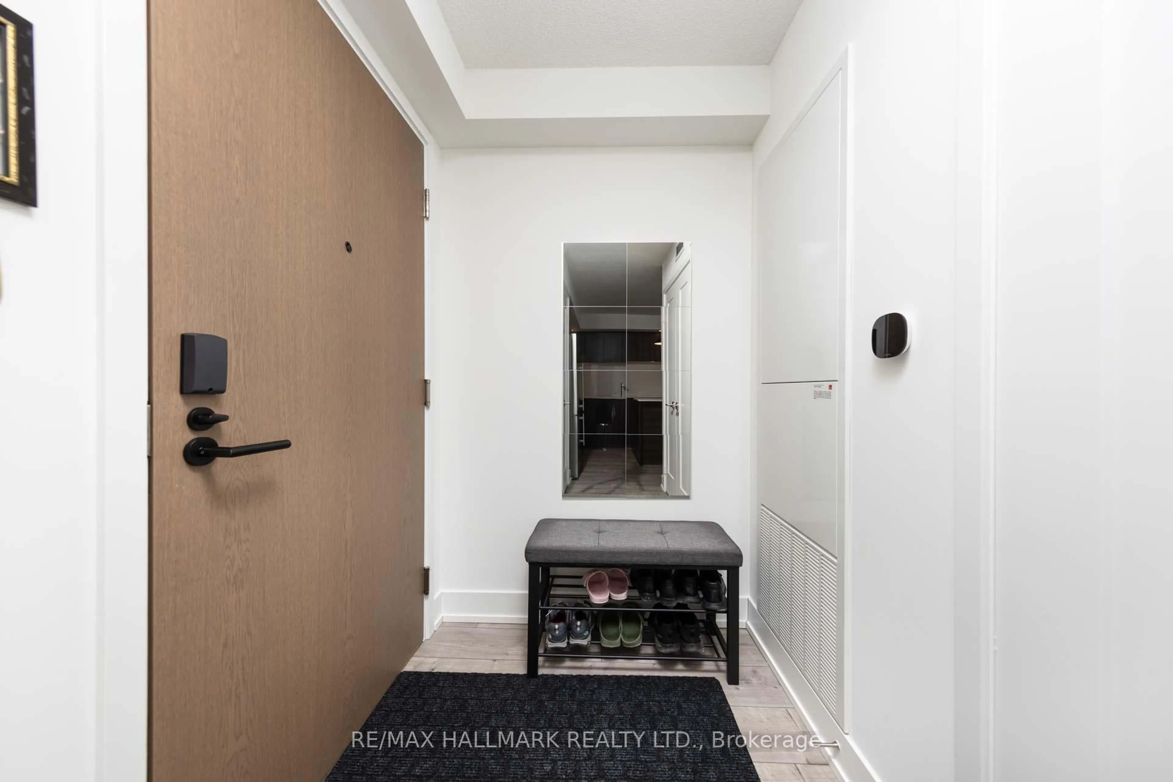 Indoor entryway for 10 Eva Rd #2206, Toronto Ontario M9C 0B3