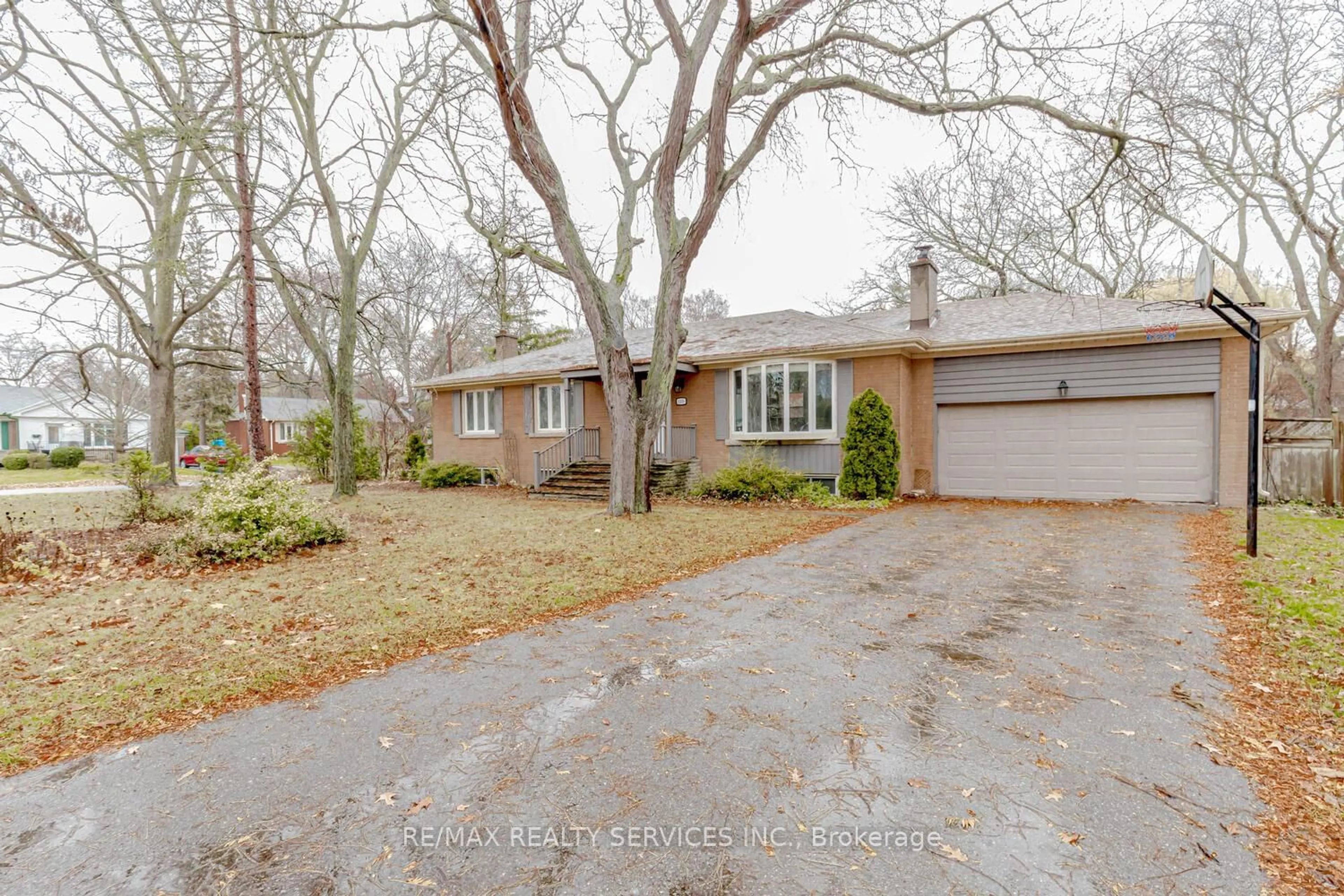 Home with brick exterior material, street for 1259 Twin Oaks Dell Dr, Mississauga Ontario L5H 3J7