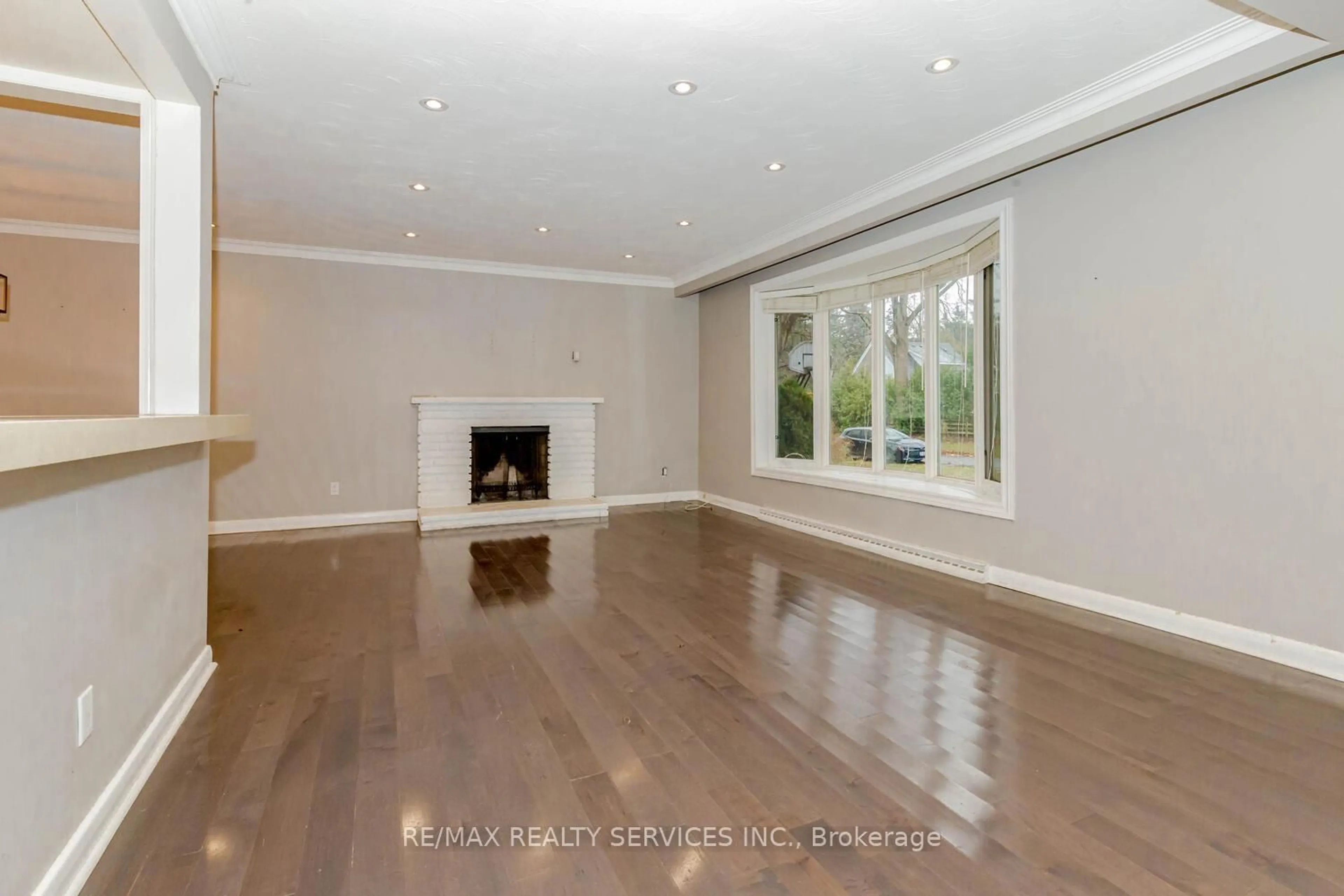 A pic of a room for 1259 Twin Oaks Dell Dr, Mississauga Ontario L5H 3J7