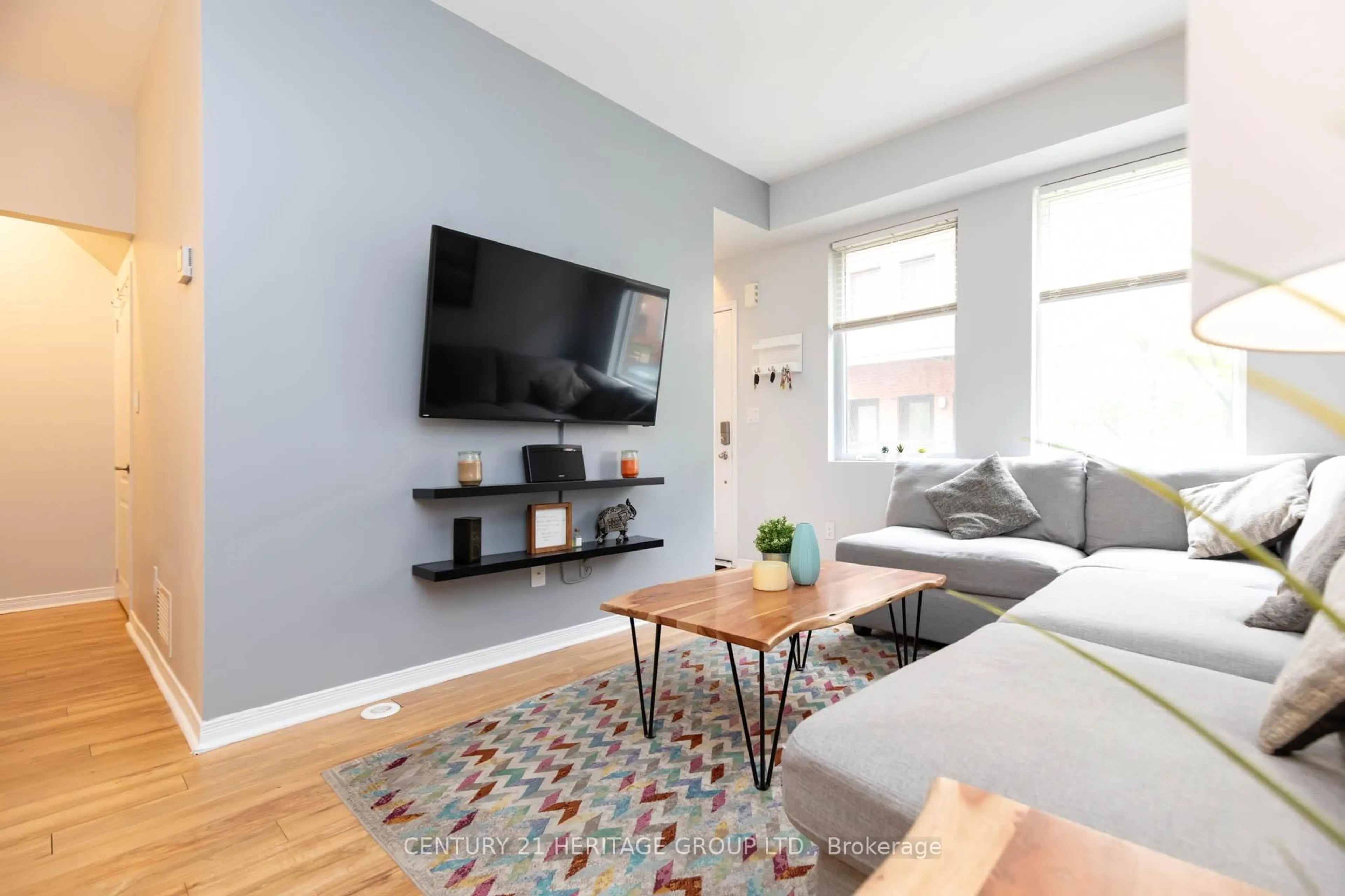 Living room with furniture, unknown for 68 Winston Park Blvd #44, Toronto Ontario M3K 1C2