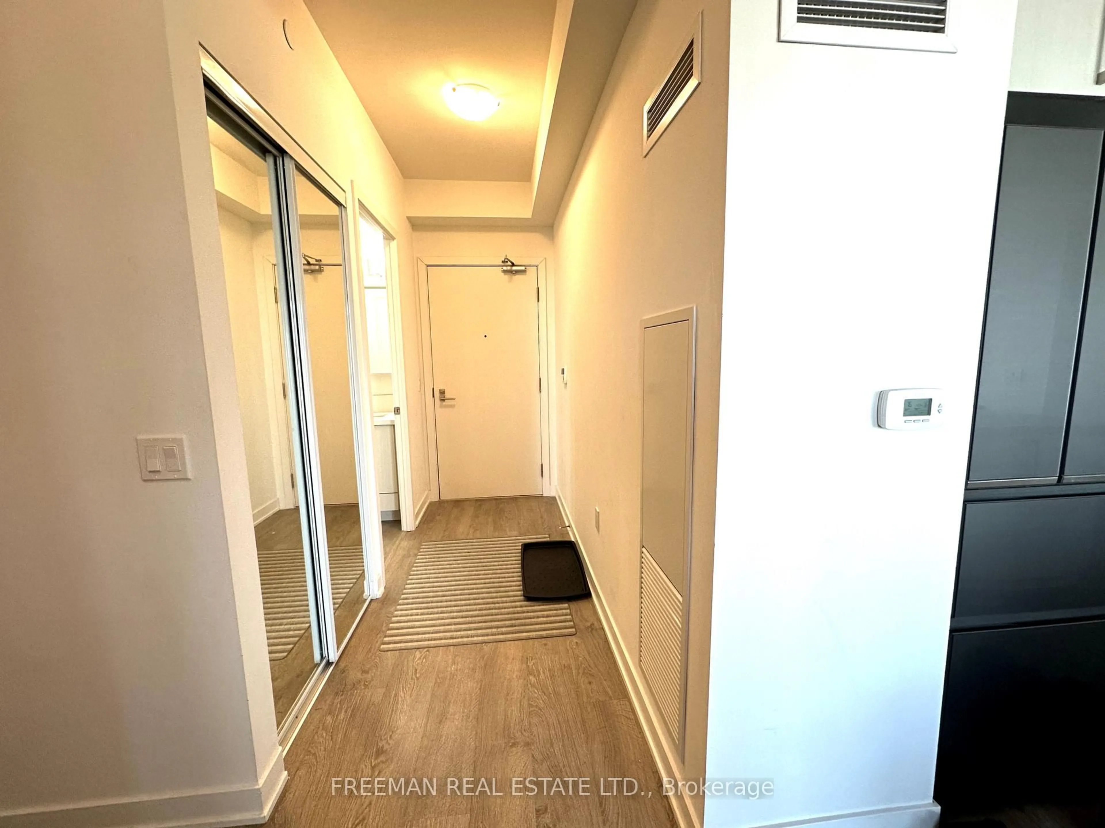 Indoor entryway for 4699 Glen Erin Dr #1509, Mississauga Ontario L5M 2E5