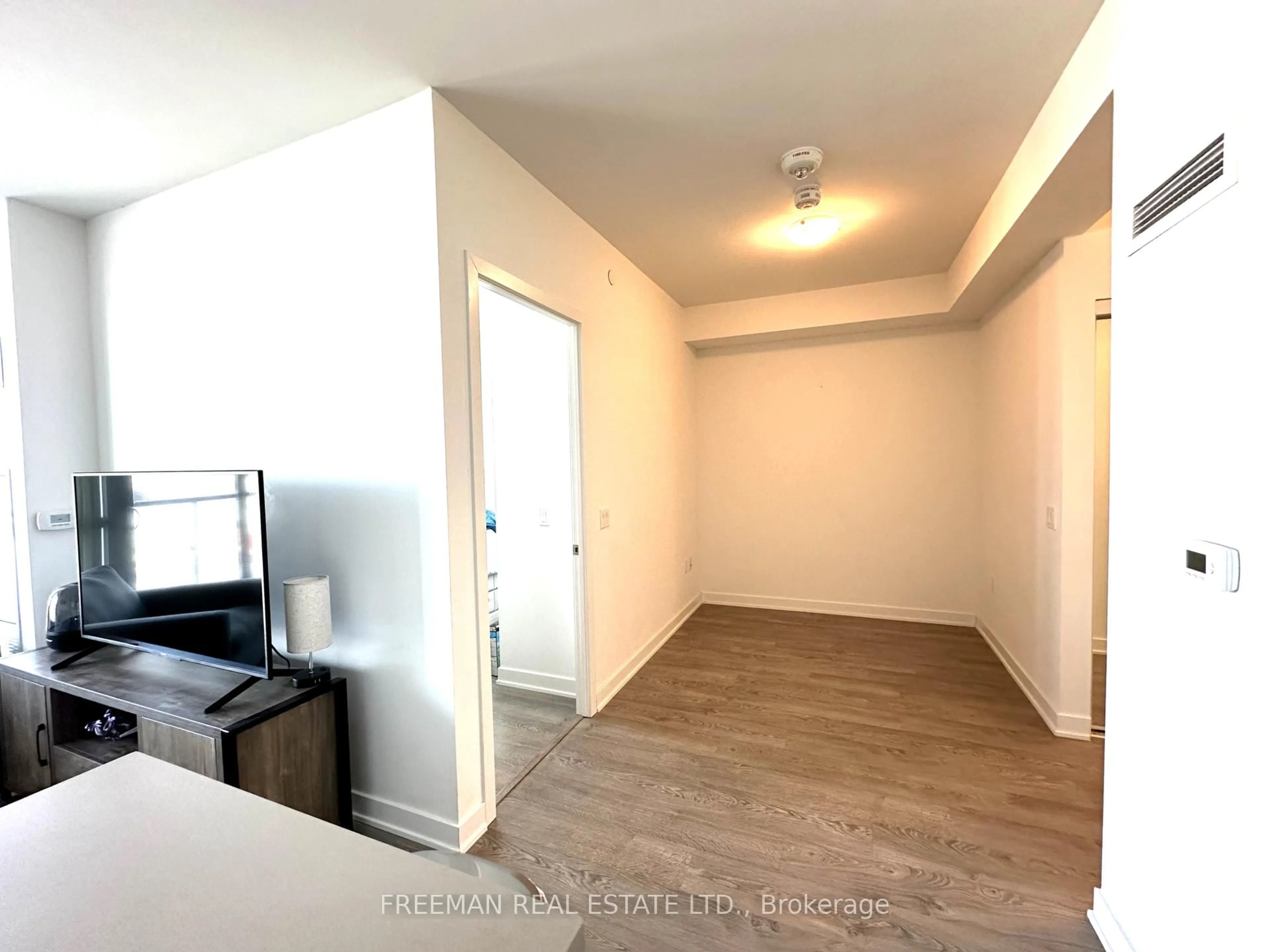 A pic of a room for 4699 Glen Erin Dr #1509, Mississauga Ontario L5M 2E5