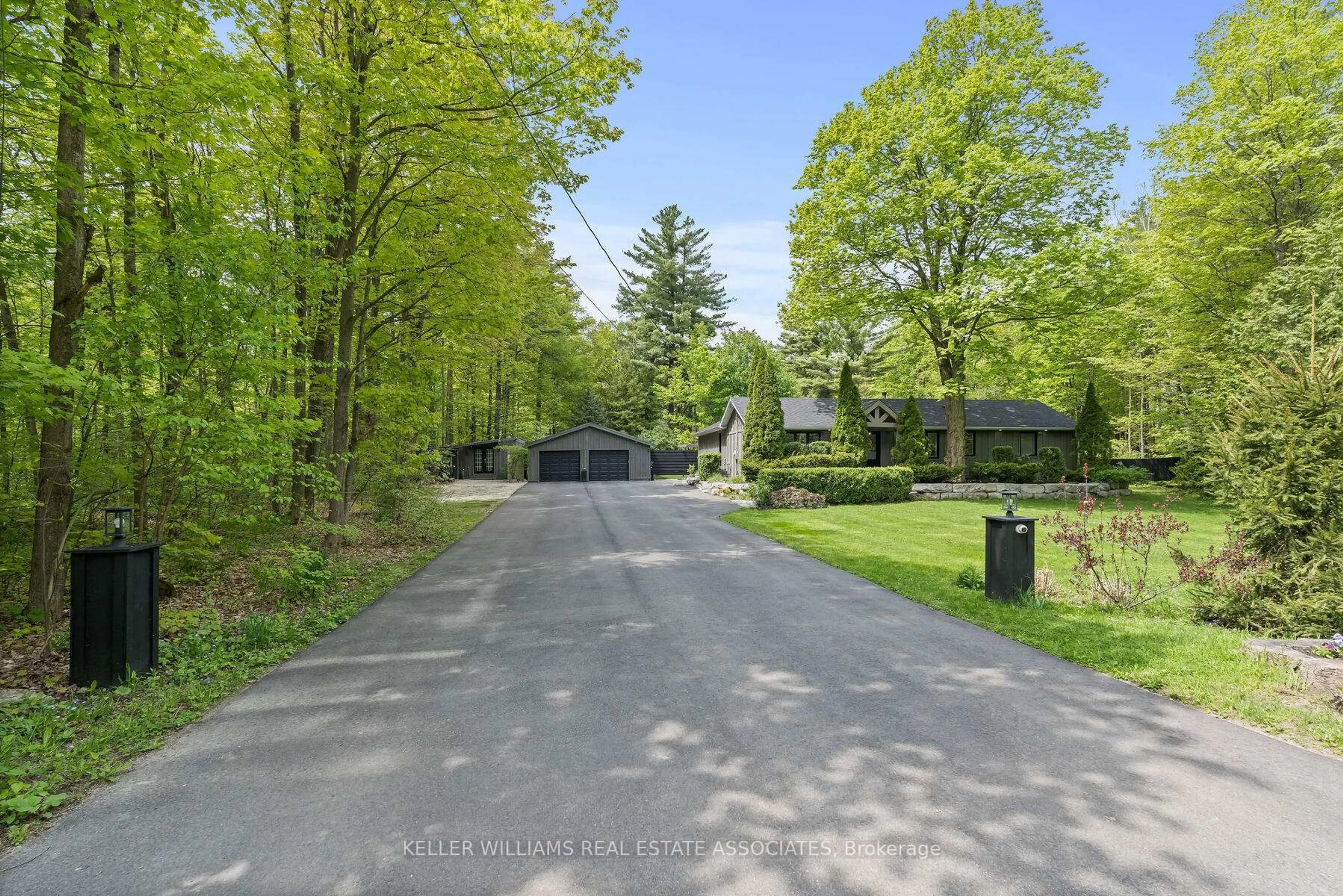 A pic from outside/outdoor area/front of a property/back of a property/a pic from drone, street for 7035 17 Sdrd, Halton Hills Ontario L7J 2M1