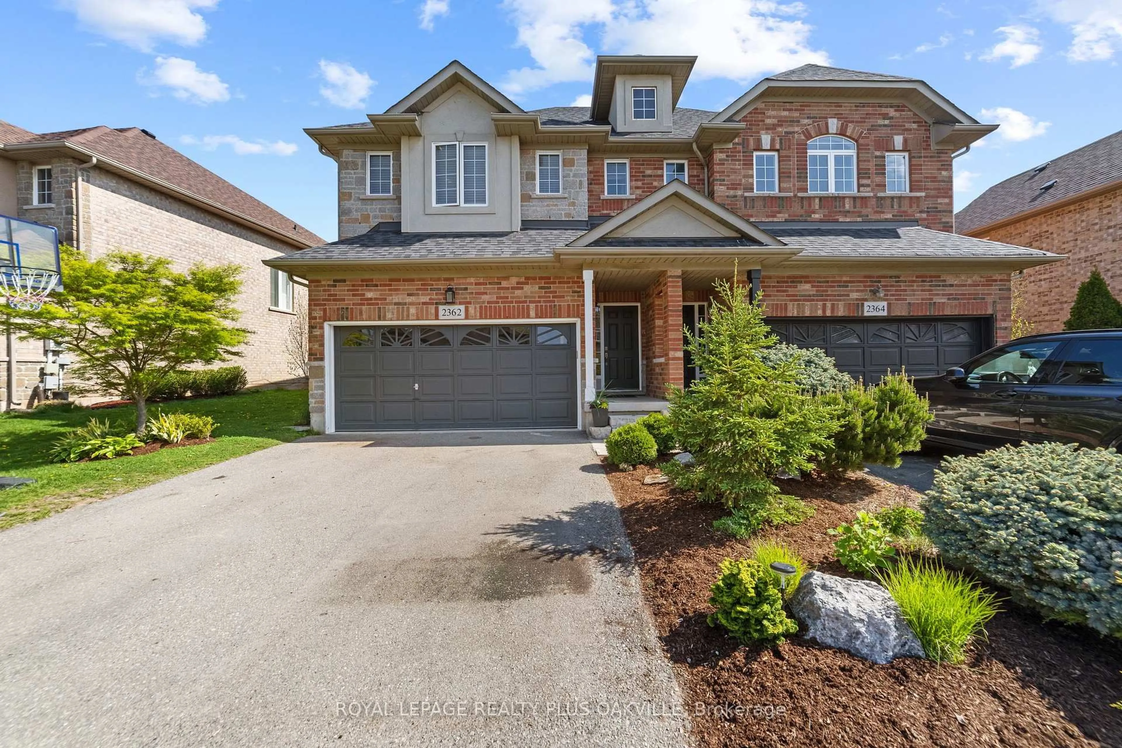 Home with brick exterior material, street for 2362 Stone Glen Cres, Oakville Ontario L6M 0C7