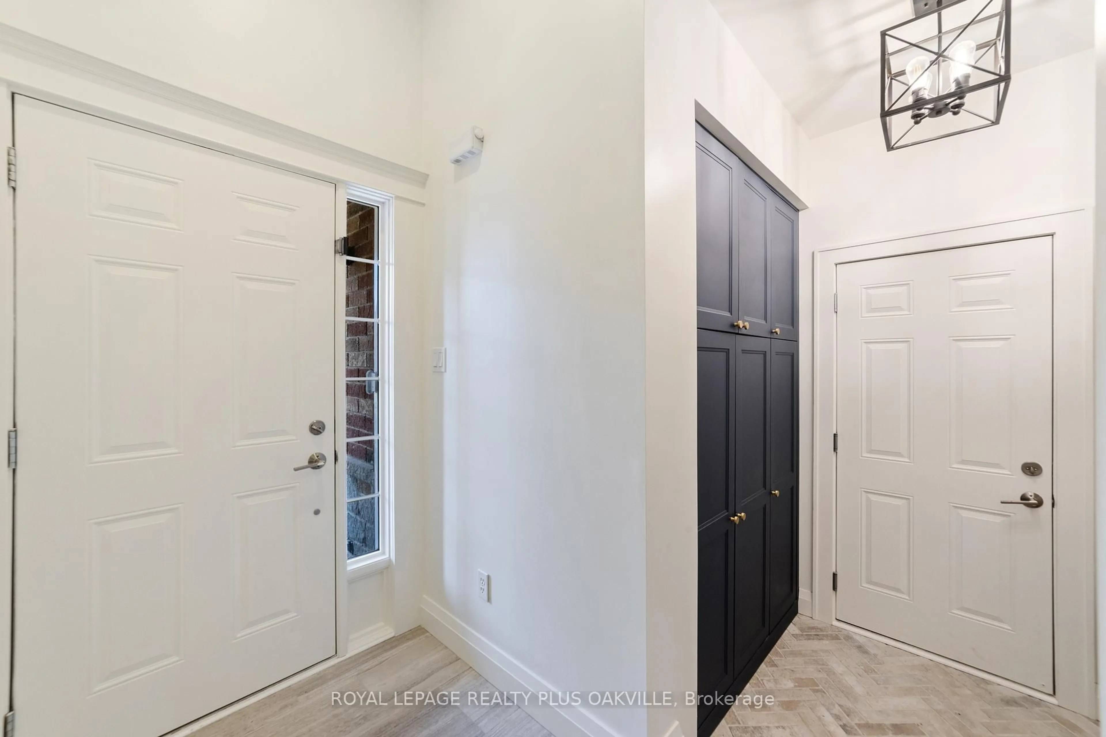 Indoor entryway for 2362 Stone Glen Cres, Oakville Ontario L6M 0C7