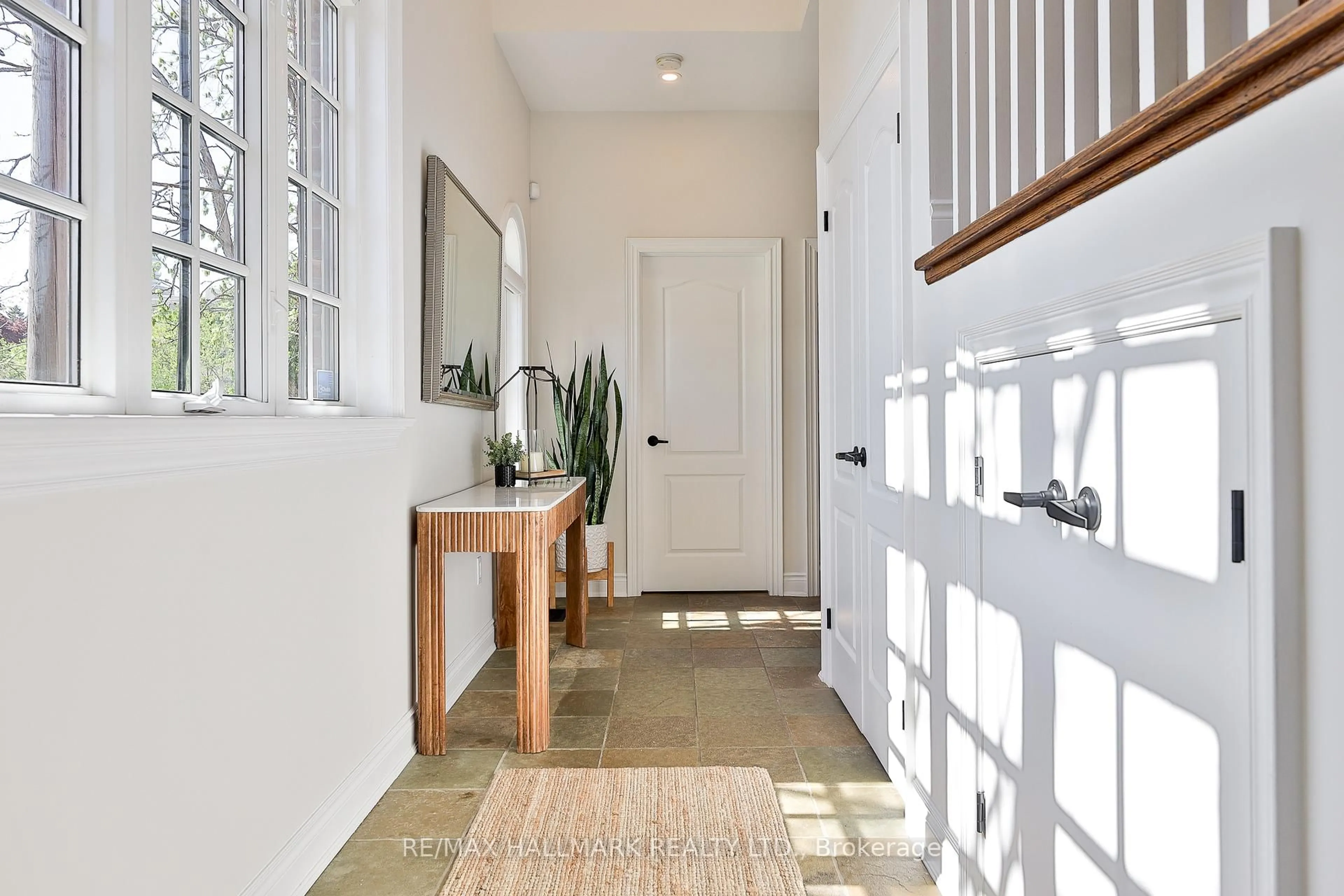 Indoor entryway for 20 Marquis Ave, Toronto Ontario M5X 1V4