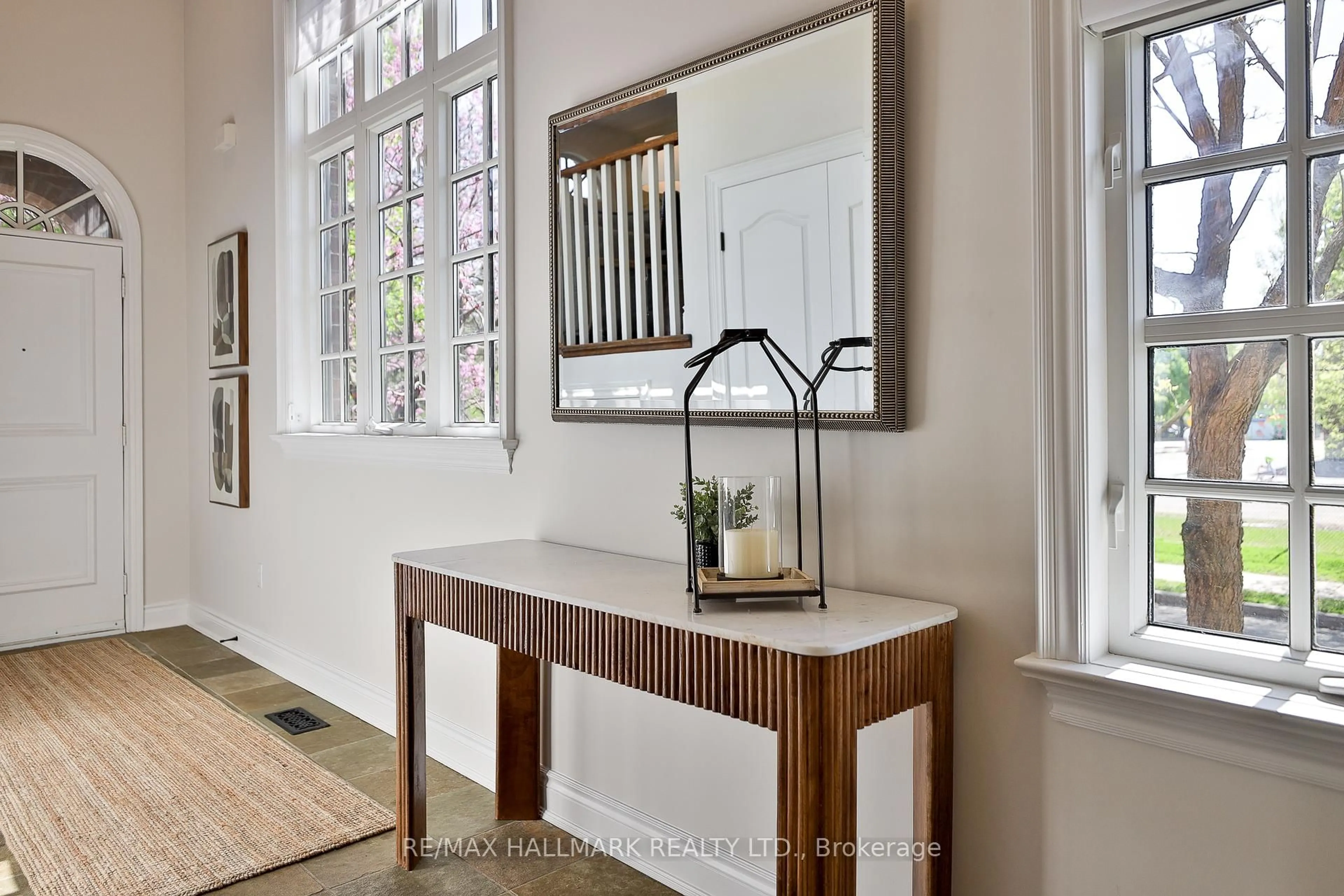 Indoor entryway for 20 Marquis Ave, Toronto Ontario M5X 1V4
