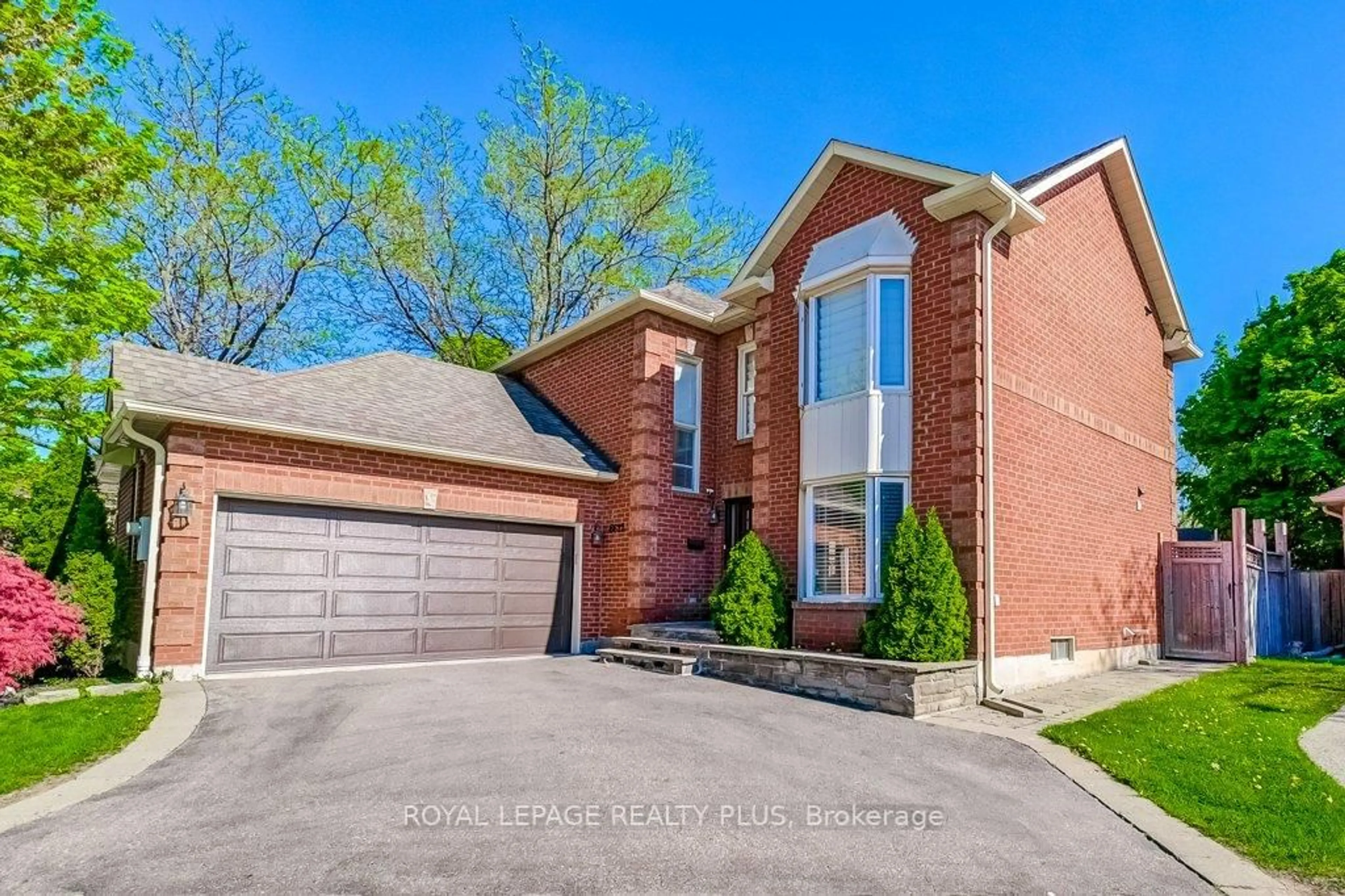 Home with brick exterior material, street for 6622 Snow Goose Lane, Mississauga Ontario L5N 5H5