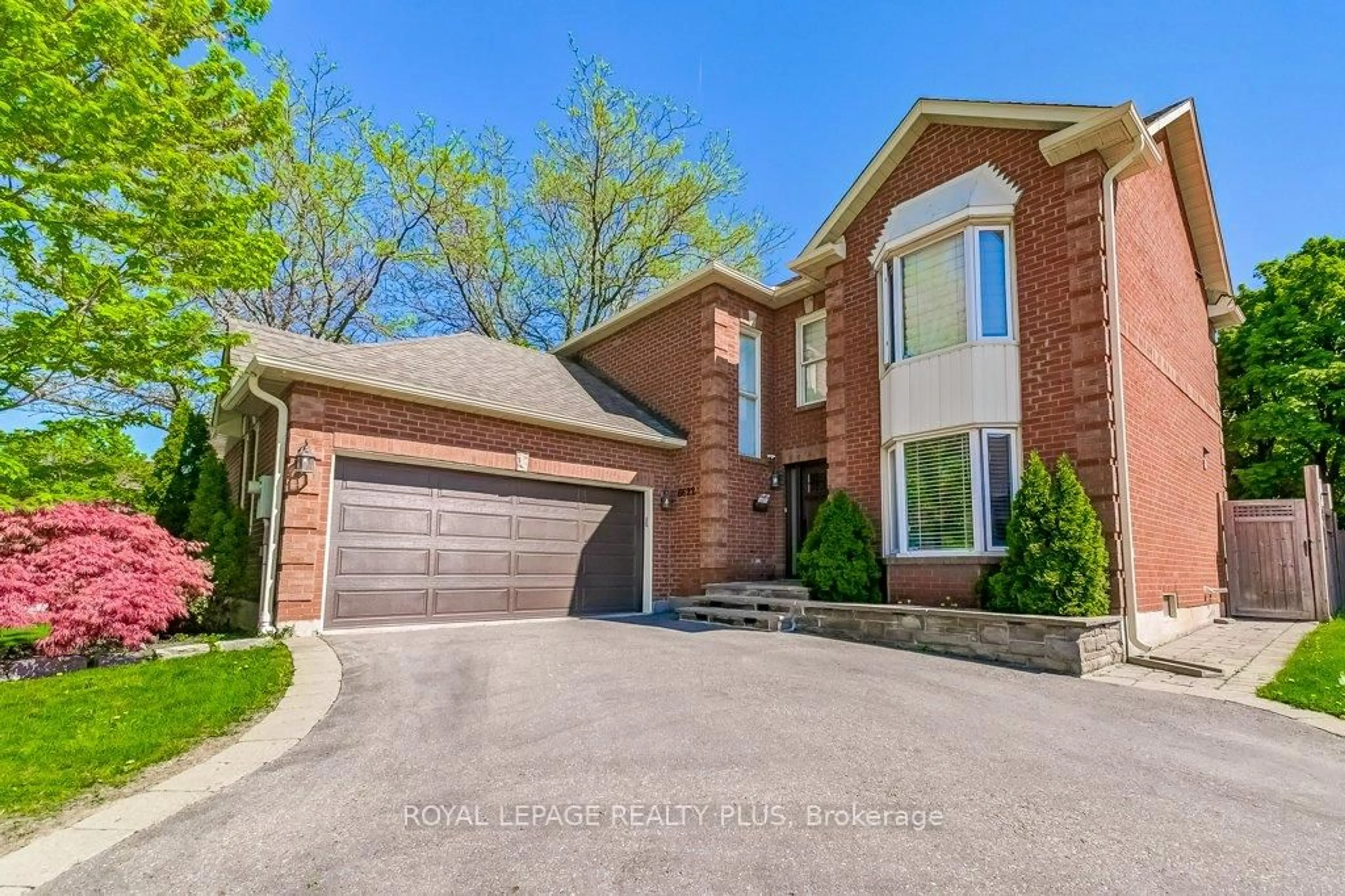 Home with brick exterior material, street for 6622 Snow Goose Lane, Mississauga Ontario L5N 5H5
