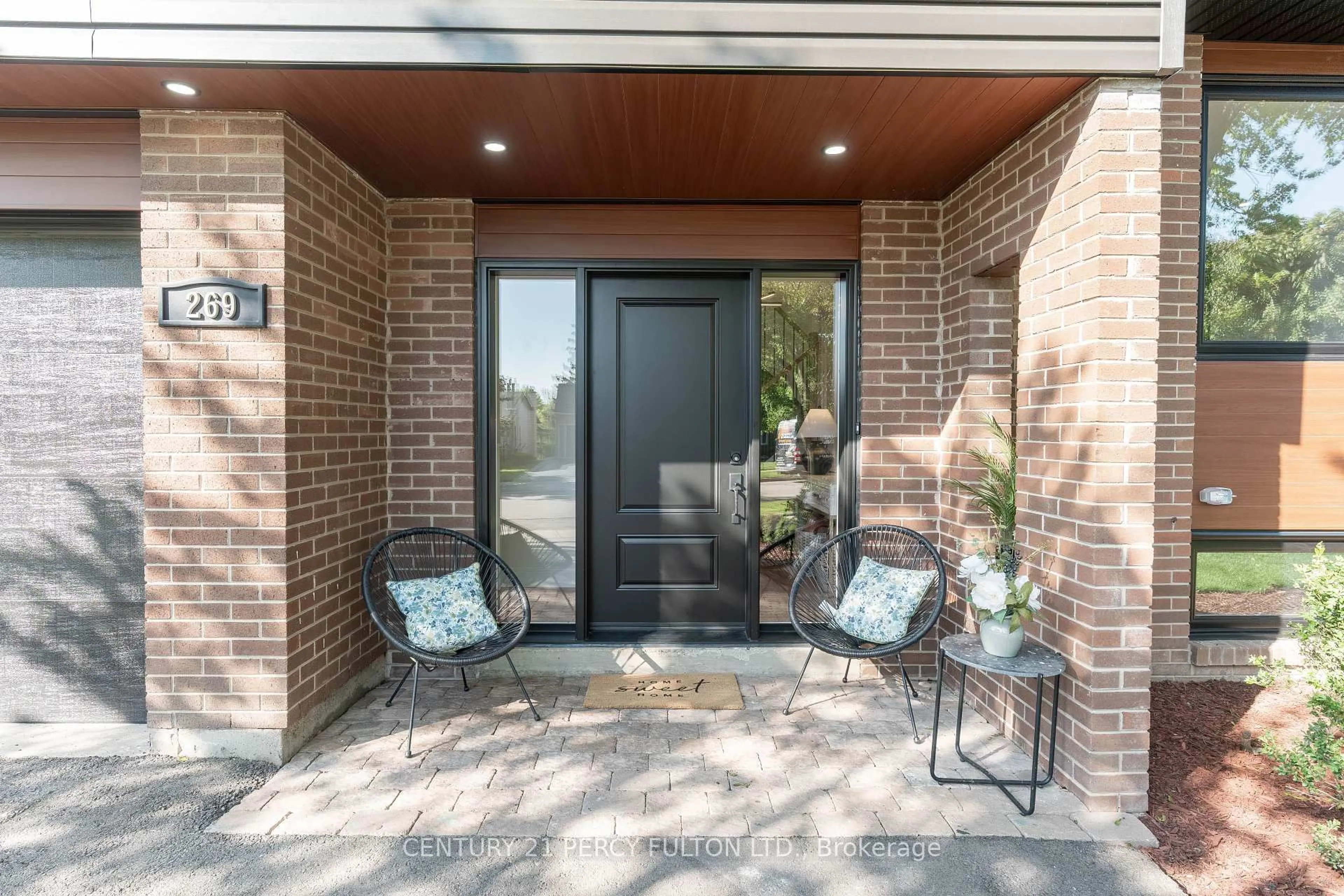 Indoor entryway for 269 Ridge Dr, Milton Ontario L9T 1X2