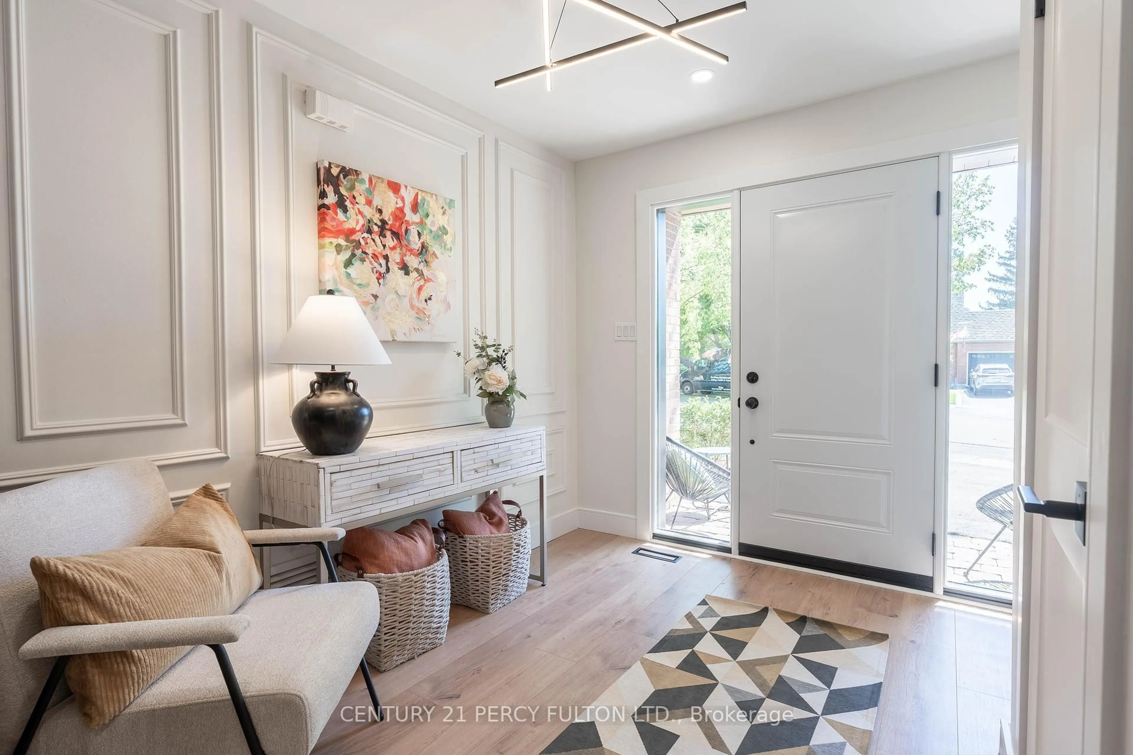 Indoor entryway for 269 Ridge Dr, Milton Ontario L9T 1X2