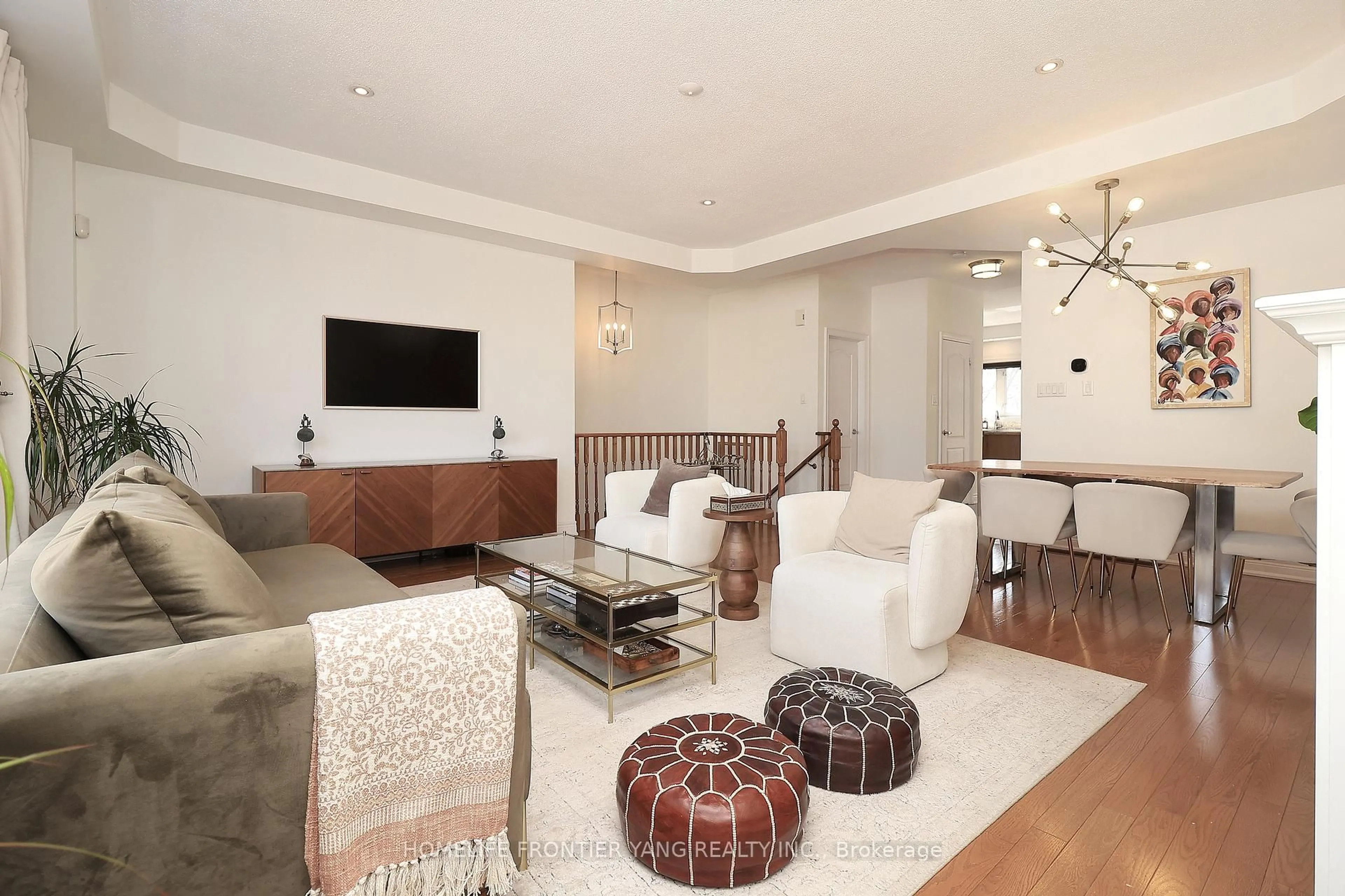 Living room with furniture, unknown for 581 Scarlett Rd #TH2, Toronto Ontario M9P 2S4