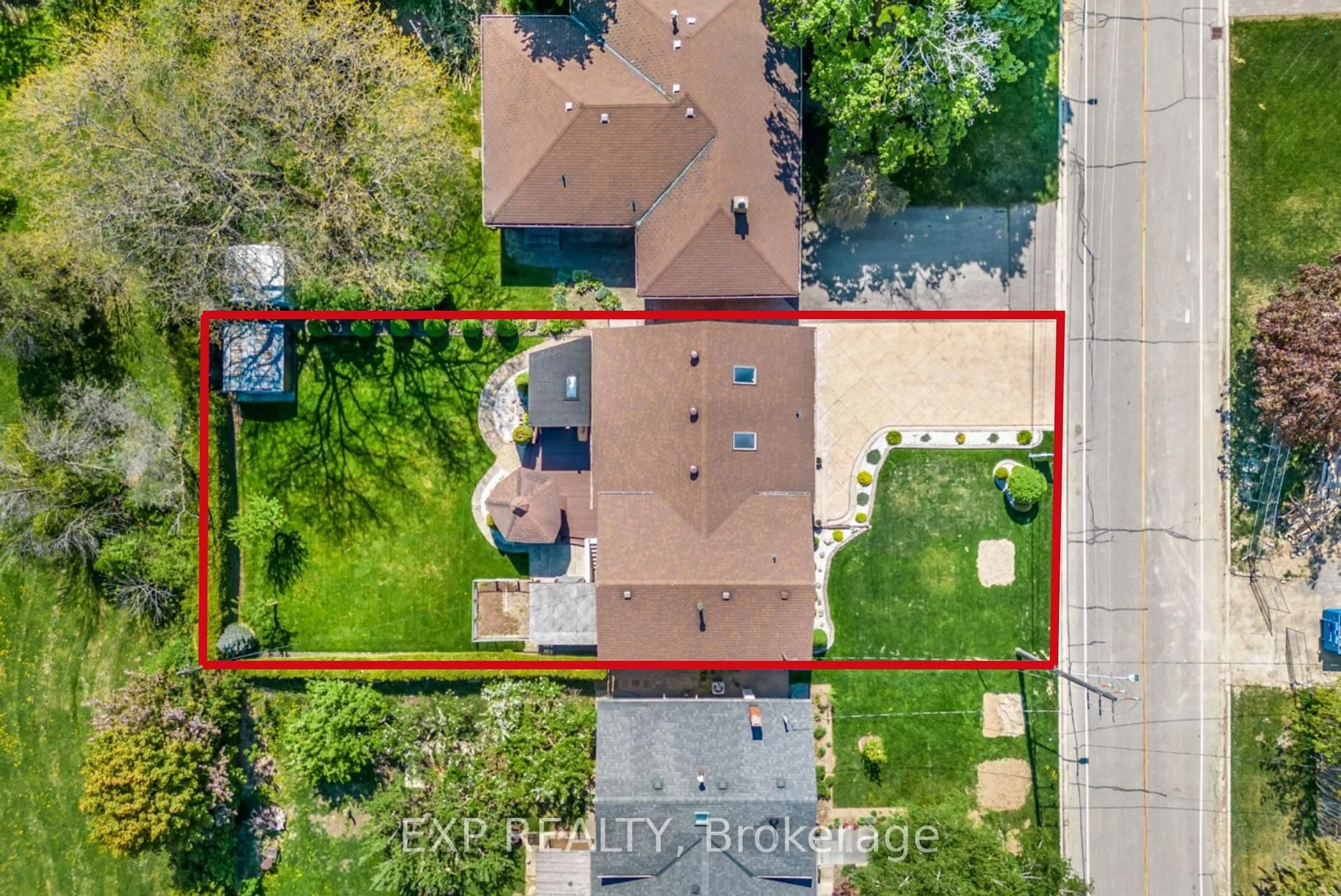 A pic from outside/outdoor area/front of a property/back of a property/a pic from drone, street for 62 Swanhurst Blvd, Mississauga Ontario L5N 1B7