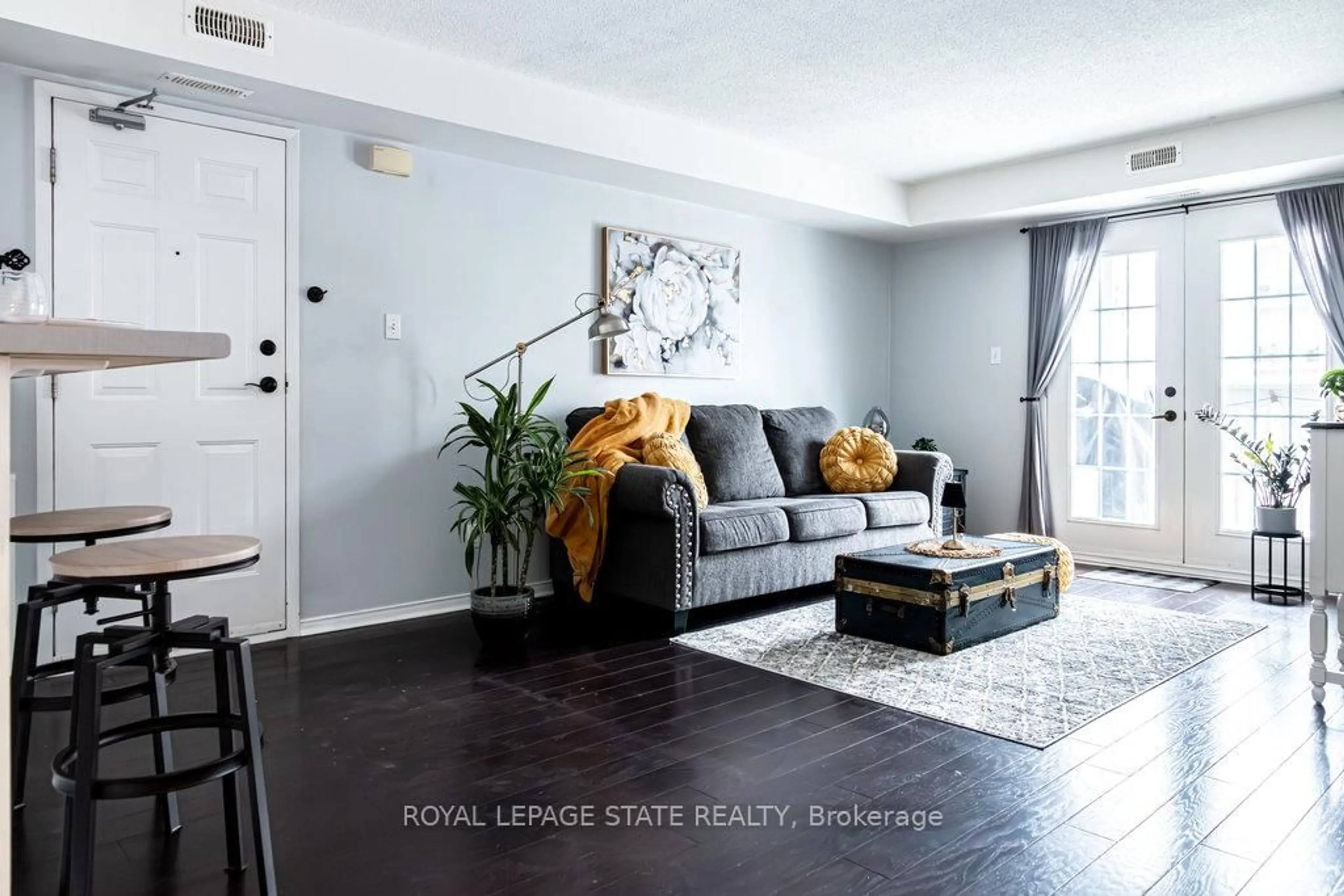 Living room with furniture, unknown for 2010 Cleaver Ave #322, Burlington Ontario L7M 4C1