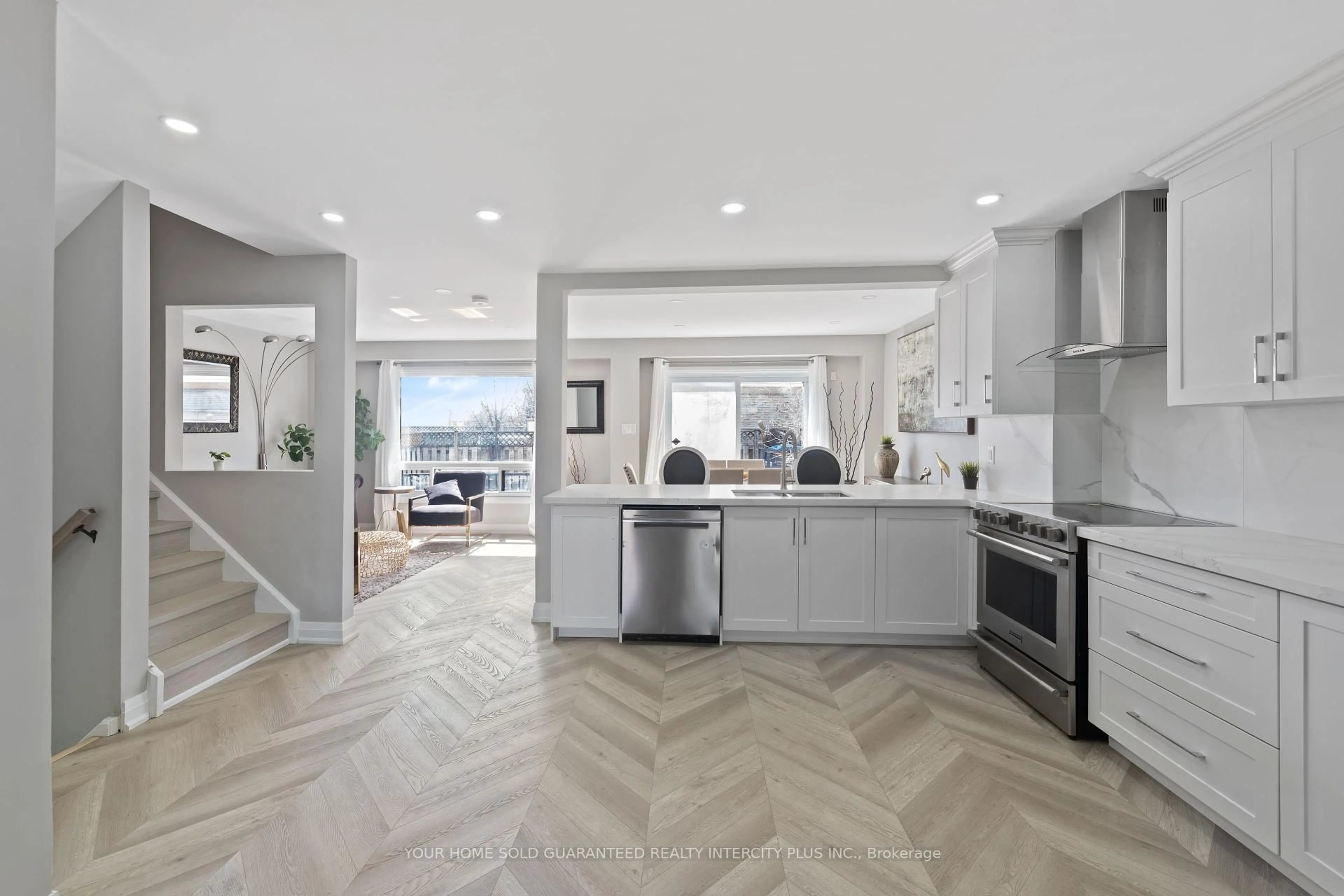 Open concept kitchen, ceramic/tile floor for 4 Borden Hill Crt, Brampton Ontario L6S 3K7