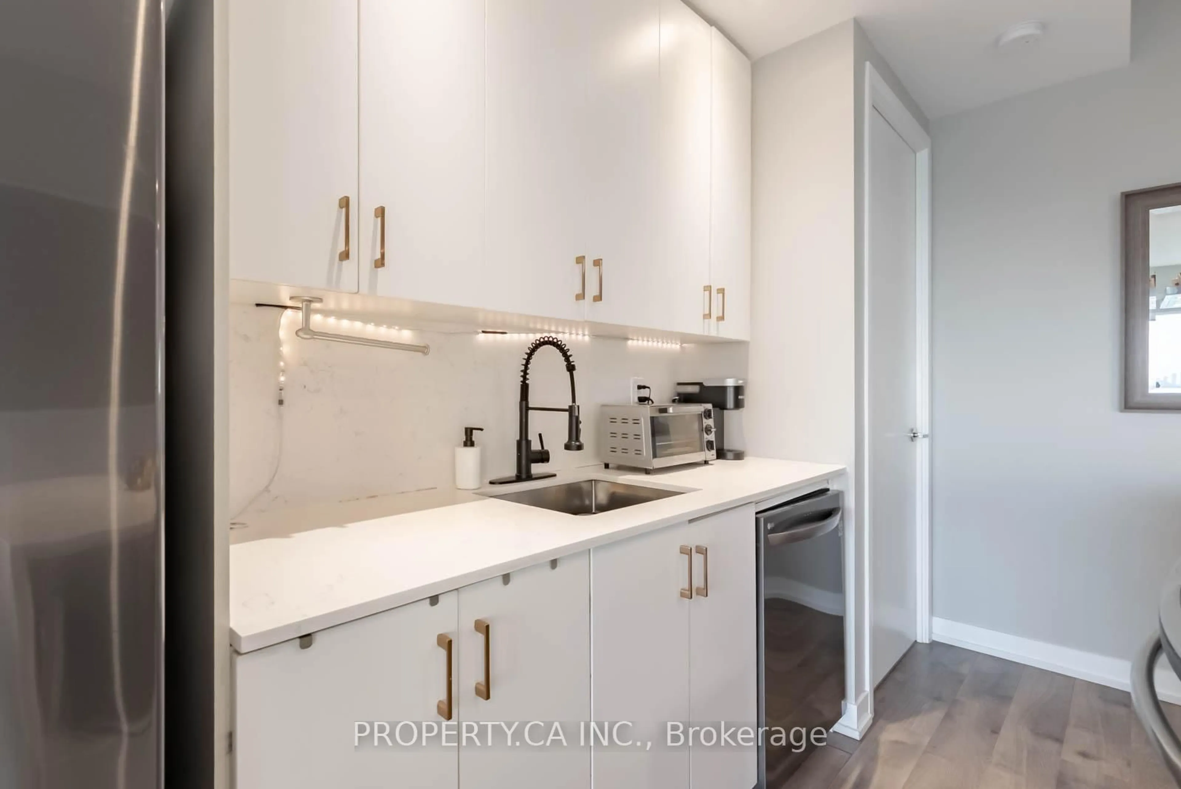 Standard kitchen, unknown for 165 Legion Rd #2332, Toronto Ontario M8Y 0B3