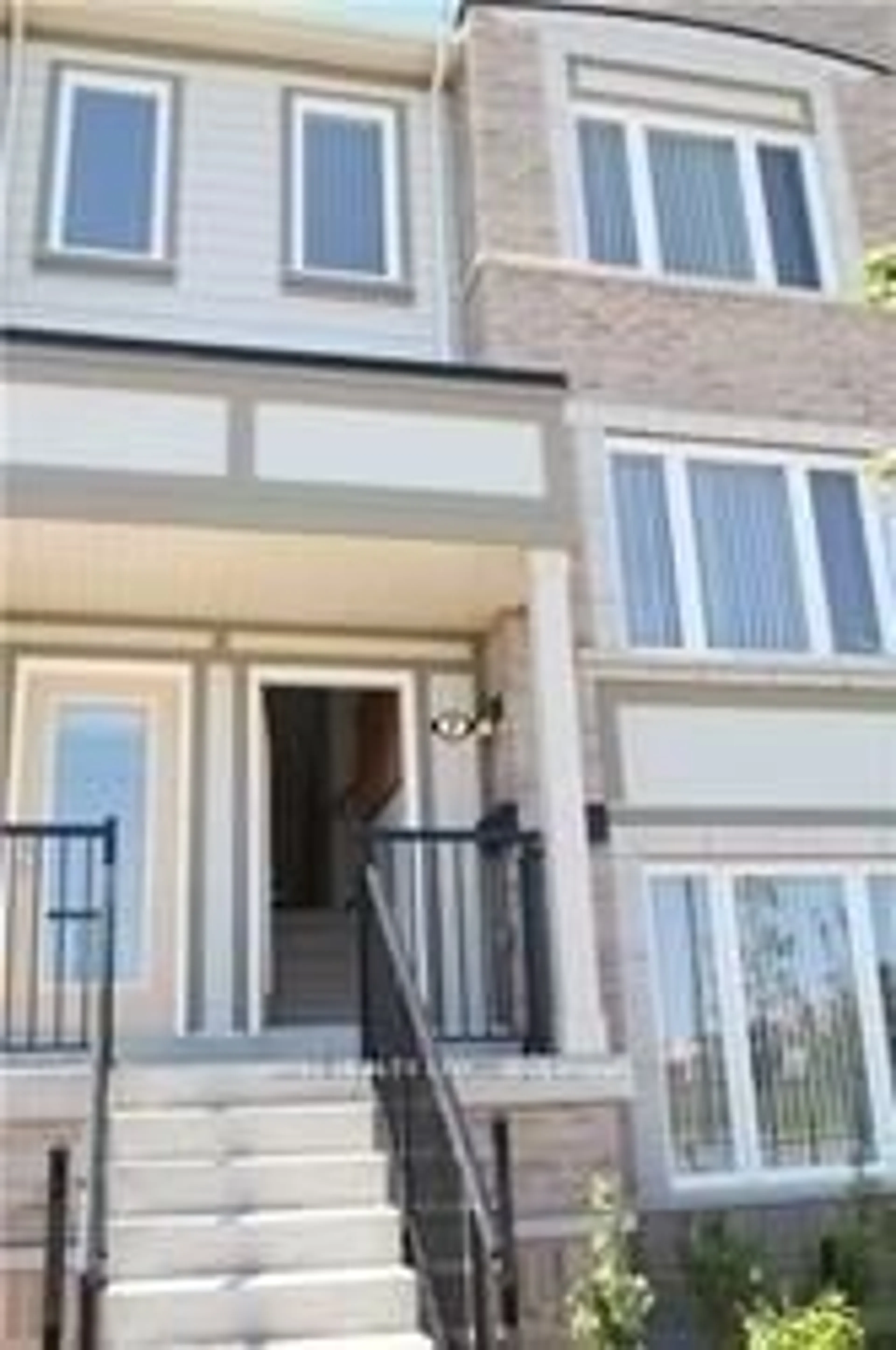 Home with vinyl exterior material, street for 5100 Plantation Pl #7, Mississauga Ontario L5M 0S4