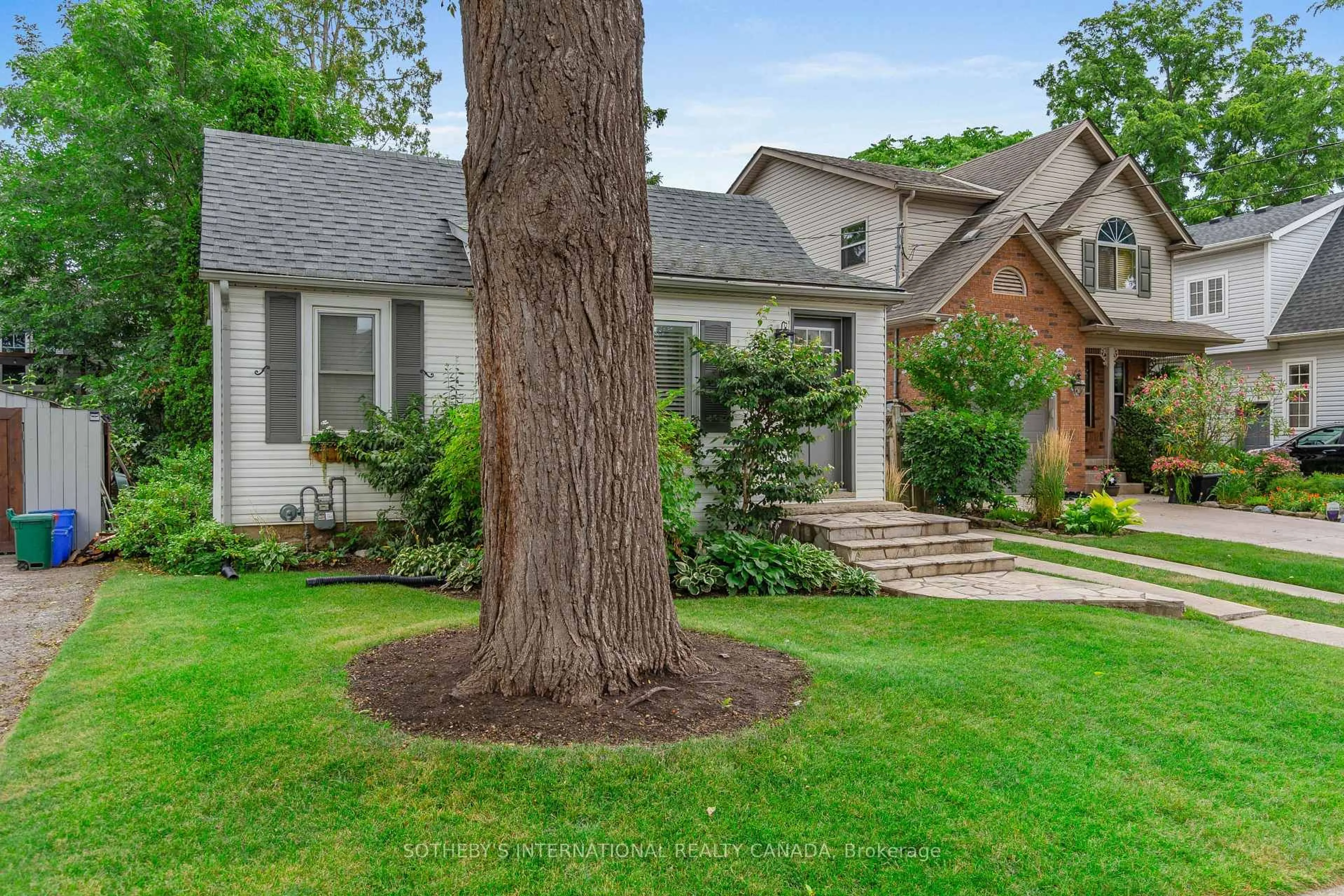 Home with brick exterior material, street for 559 Burlington Ave, Burlington Ontario L7S 1R9