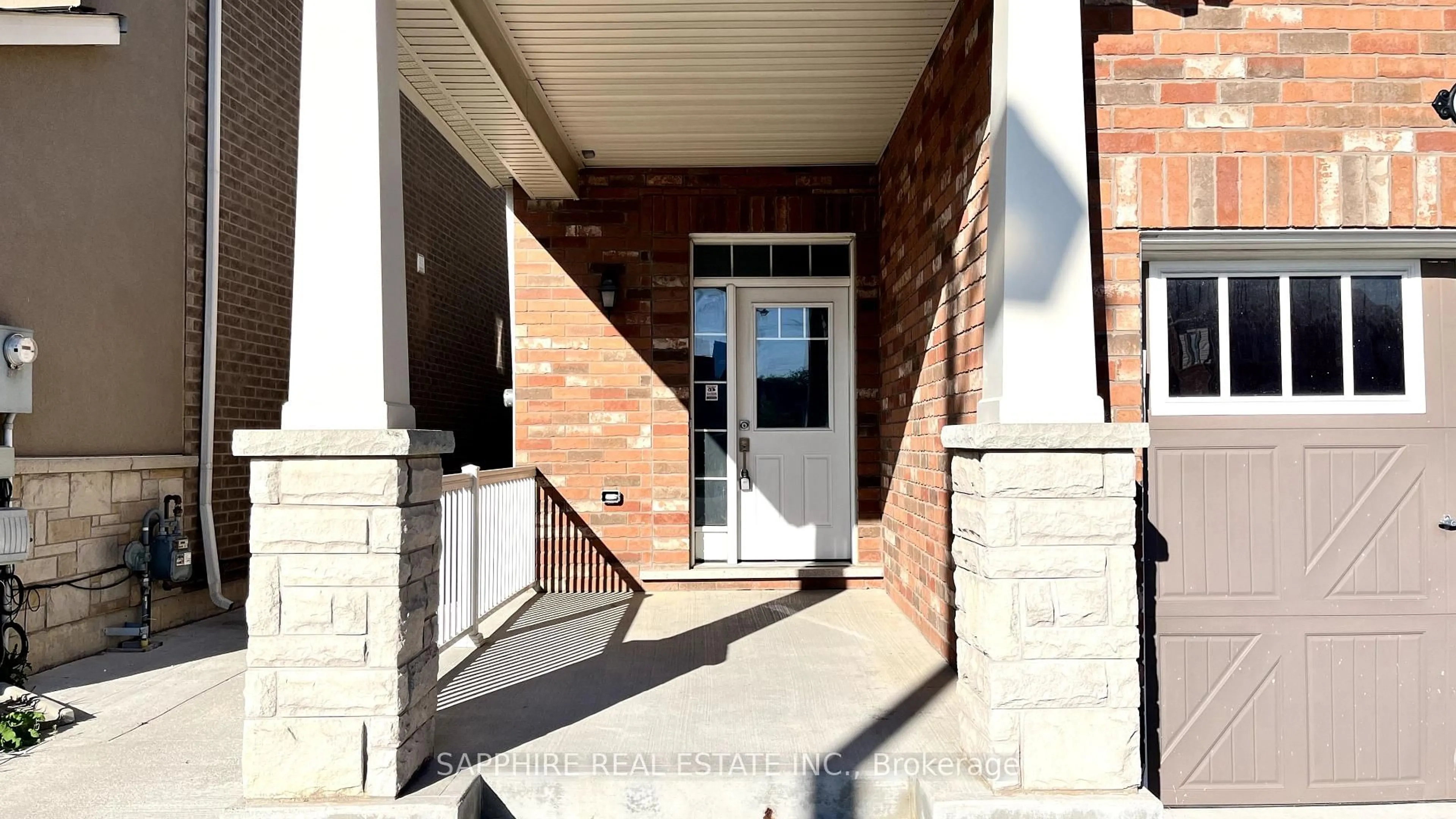 Indoor foyer for 325 Trudeau Dr, Milton Ontario L9T 8Y7