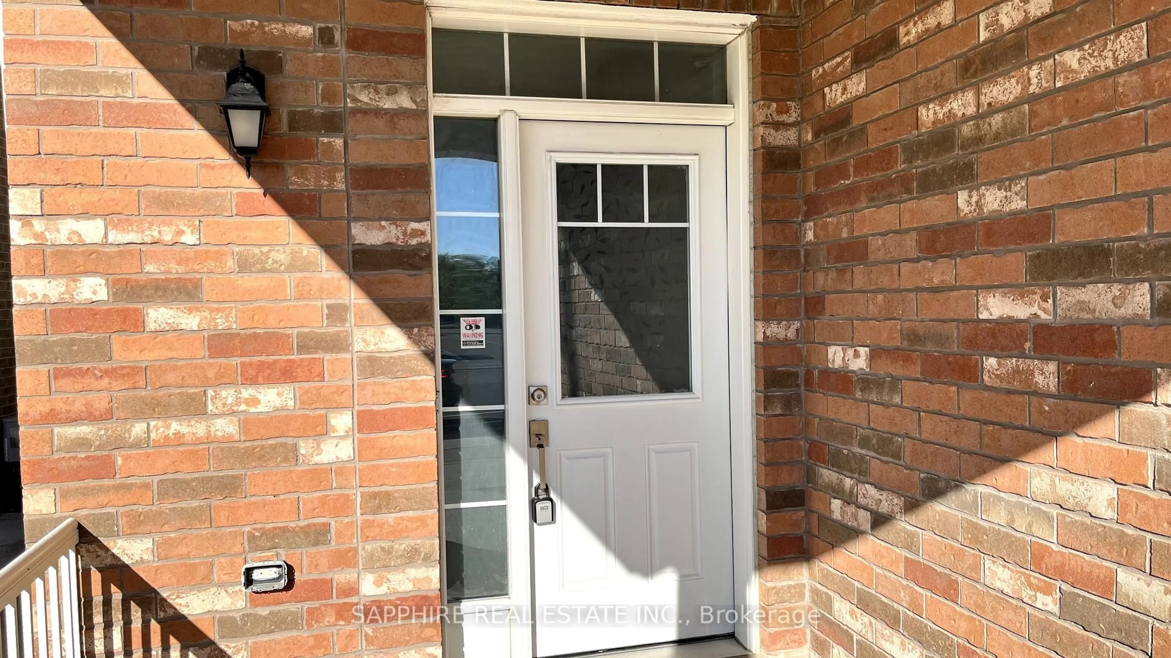 Indoor entryway for 325 Trudeau Dr, Milton Ontario L9T 8Y7