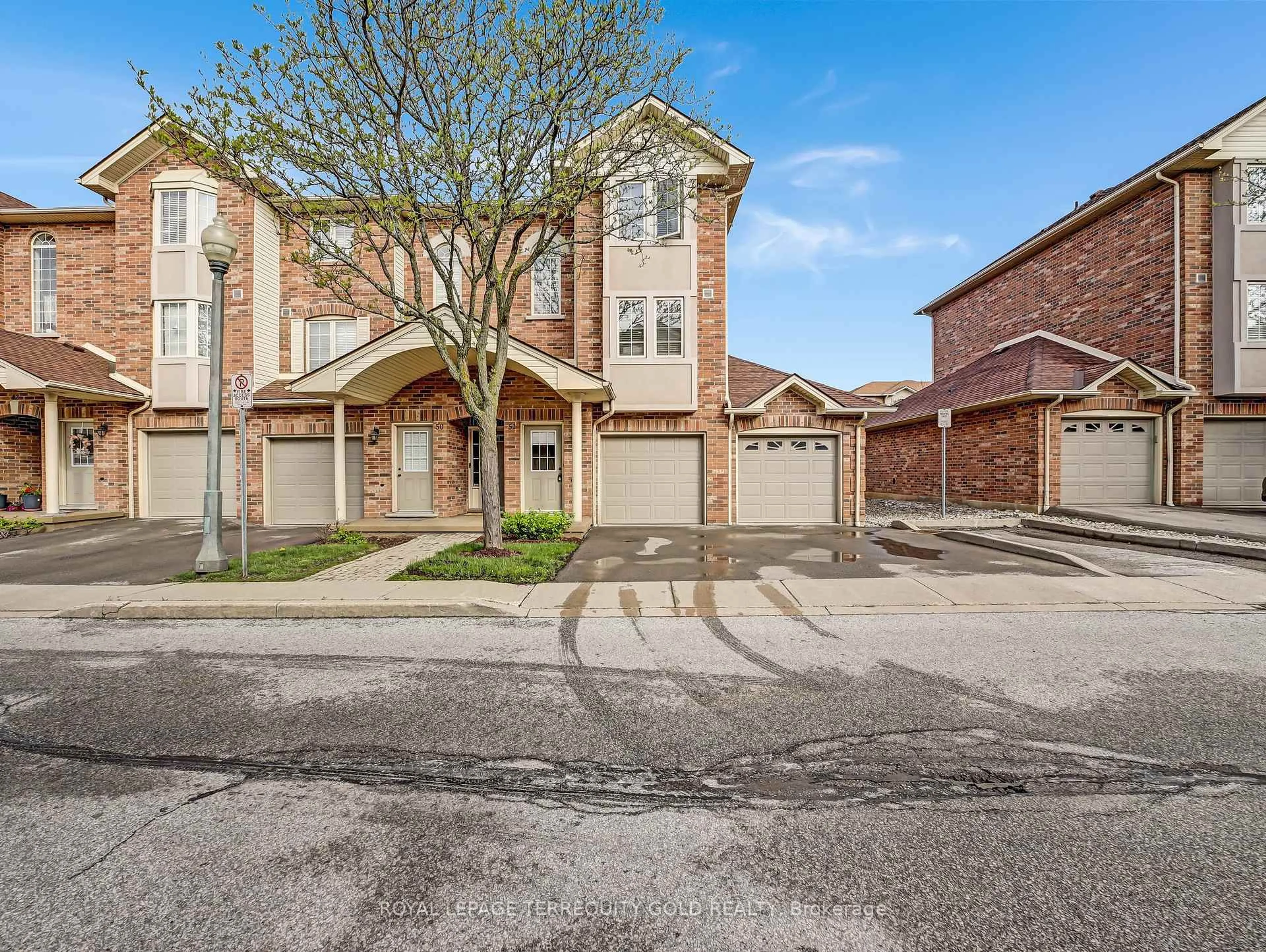 A pic from outside/outdoor area/front of a property/back of a property/a pic from drone, street for 4045 Upper Middle Rd #51, Burlington Ontario L7M 4S9