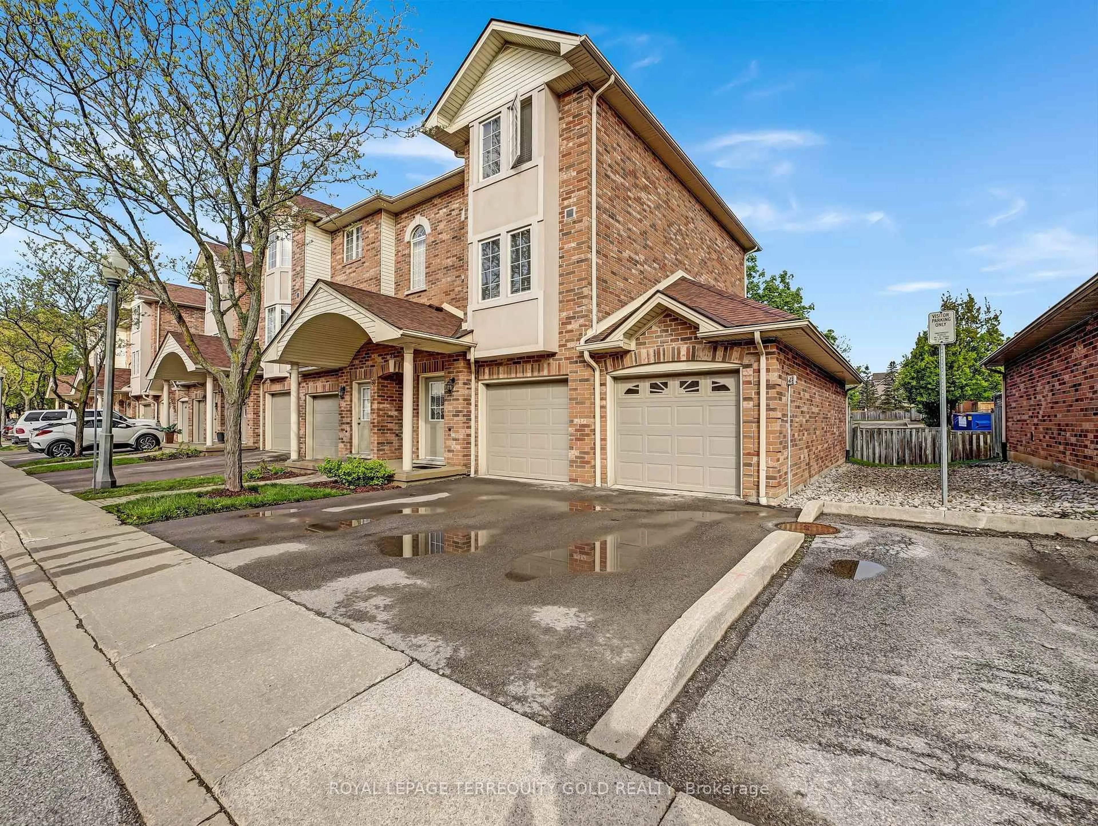 A pic from outside/outdoor area/front of a property/back of a property/a pic from drone, street for 4045 Upper Middle Rd #51, Burlington Ontario L7M 4S9