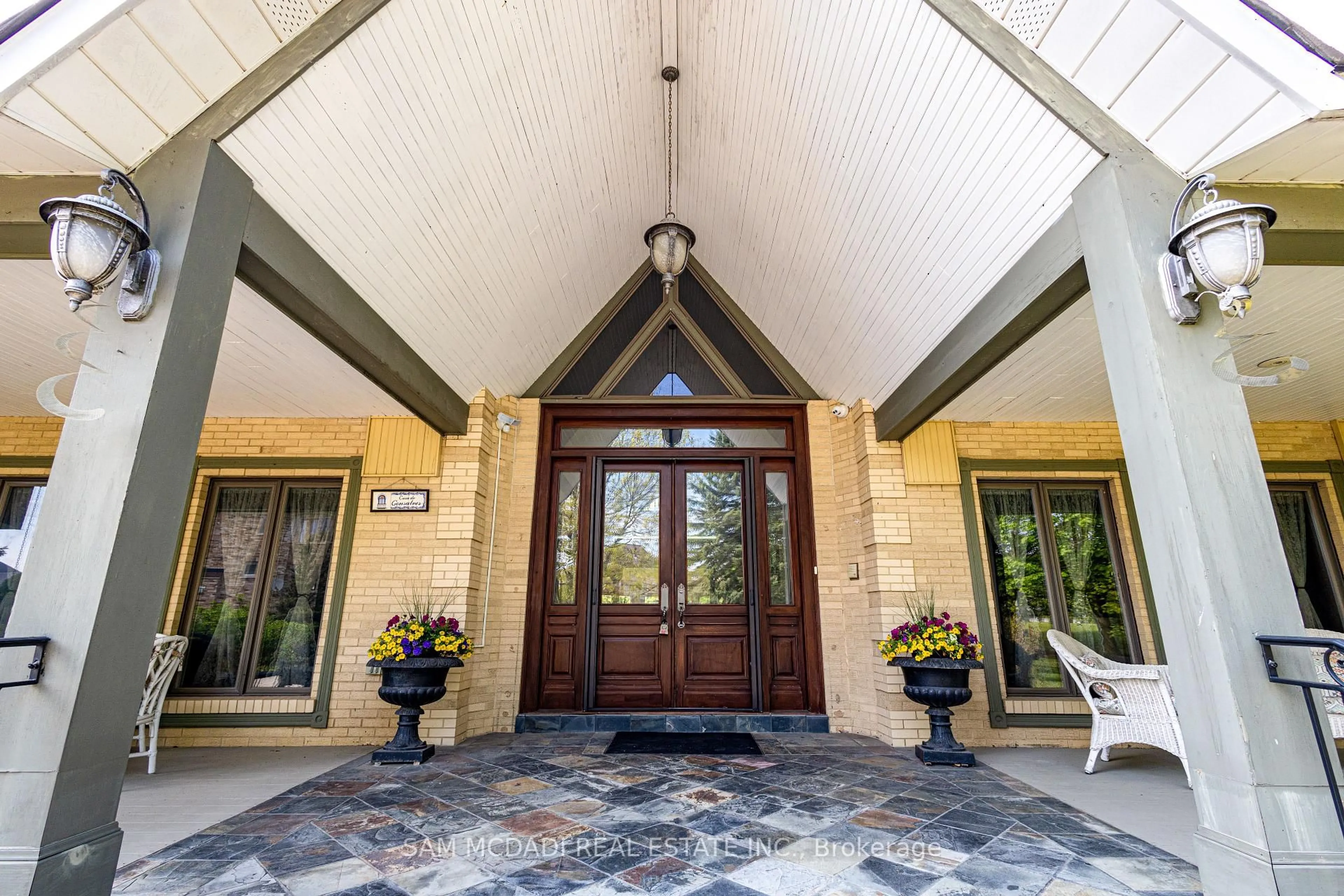 Indoor foyer for 16 Calstock Pl, Brampton Ontario L6X 0X3