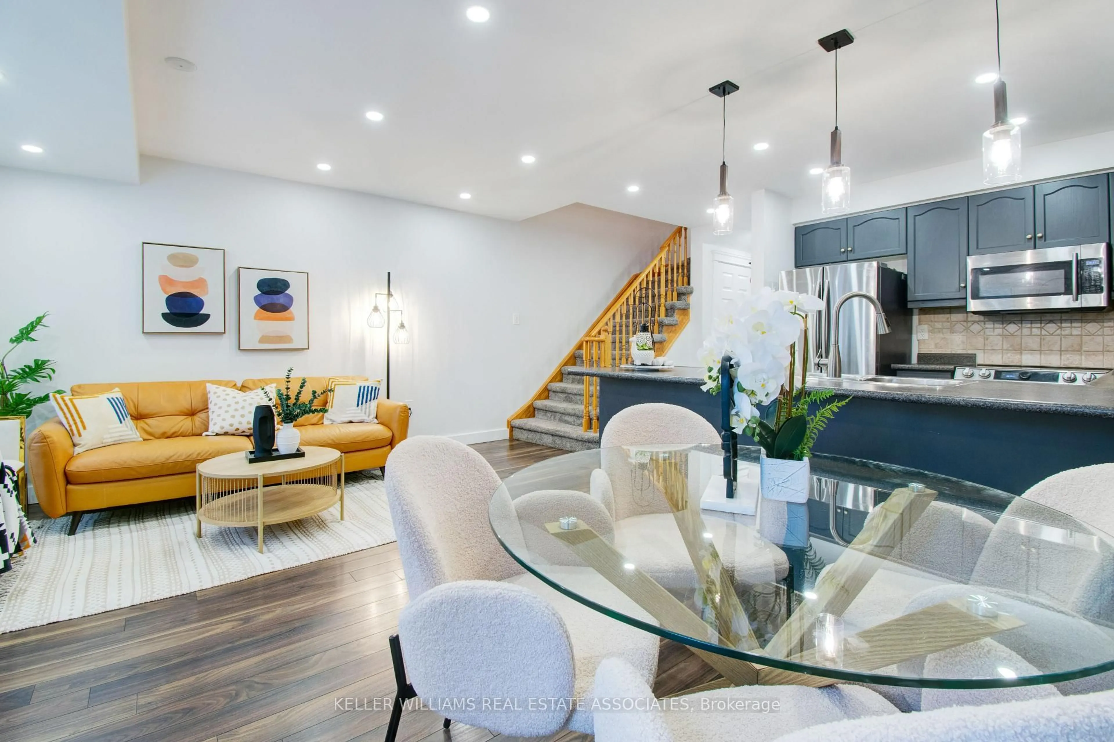 Open concept kitchen, unknown for 41 Dominion Gardens Dr, Halton Hills Ontario L7G 6A9