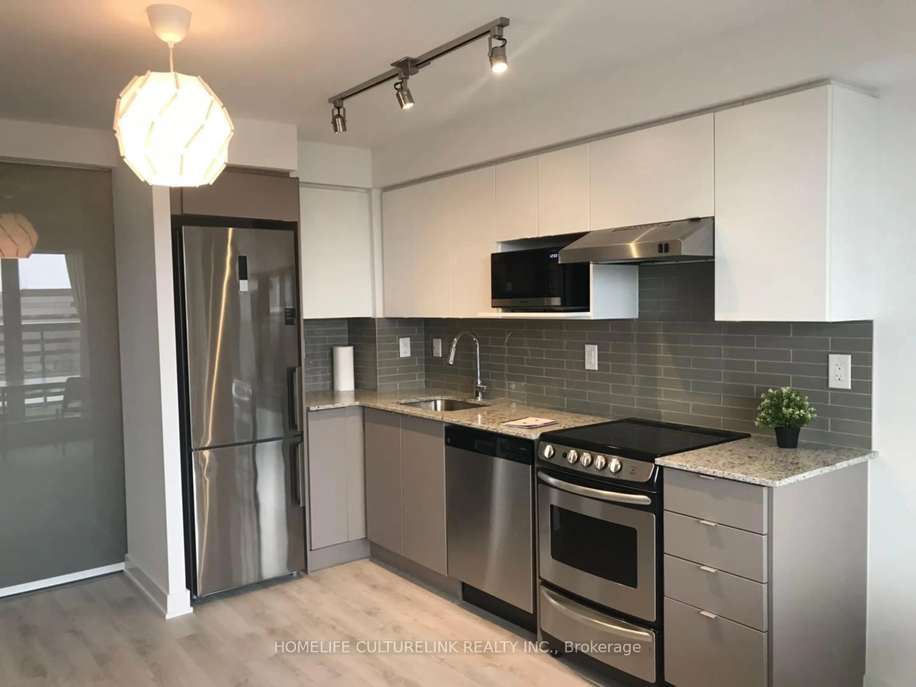 Unknown for 160 Flemington Rd #806, Toronto Ontario M6A 0A9