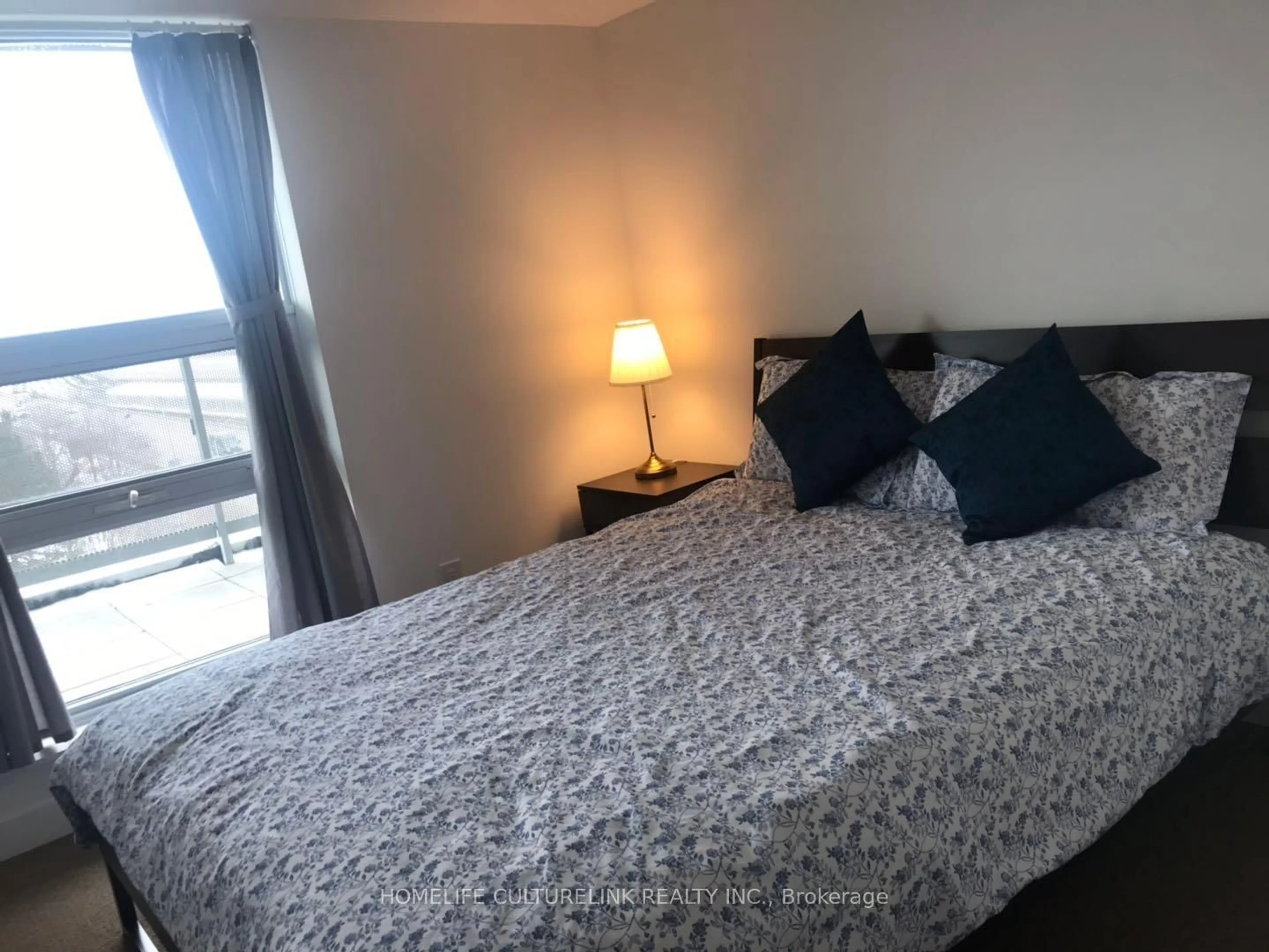 A pic of a room for 160 Flemington Rd #806, Toronto Ontario M6A 0A9