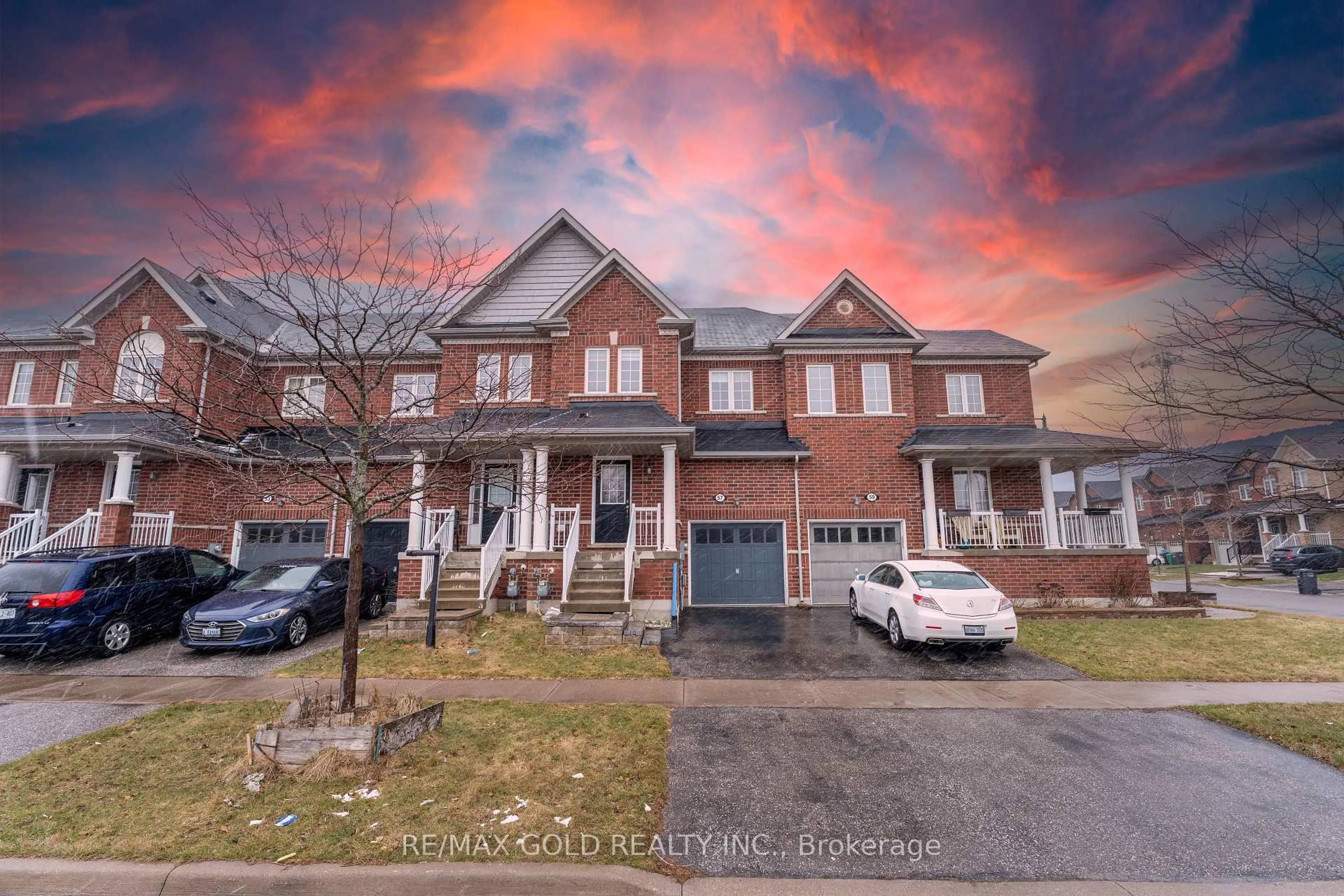 A pic from outside/outdoor area/front of a property/back of a property/a pic from drone, street for 57 Teal Crest Circ, Brampton Ontario L6X 2Z5