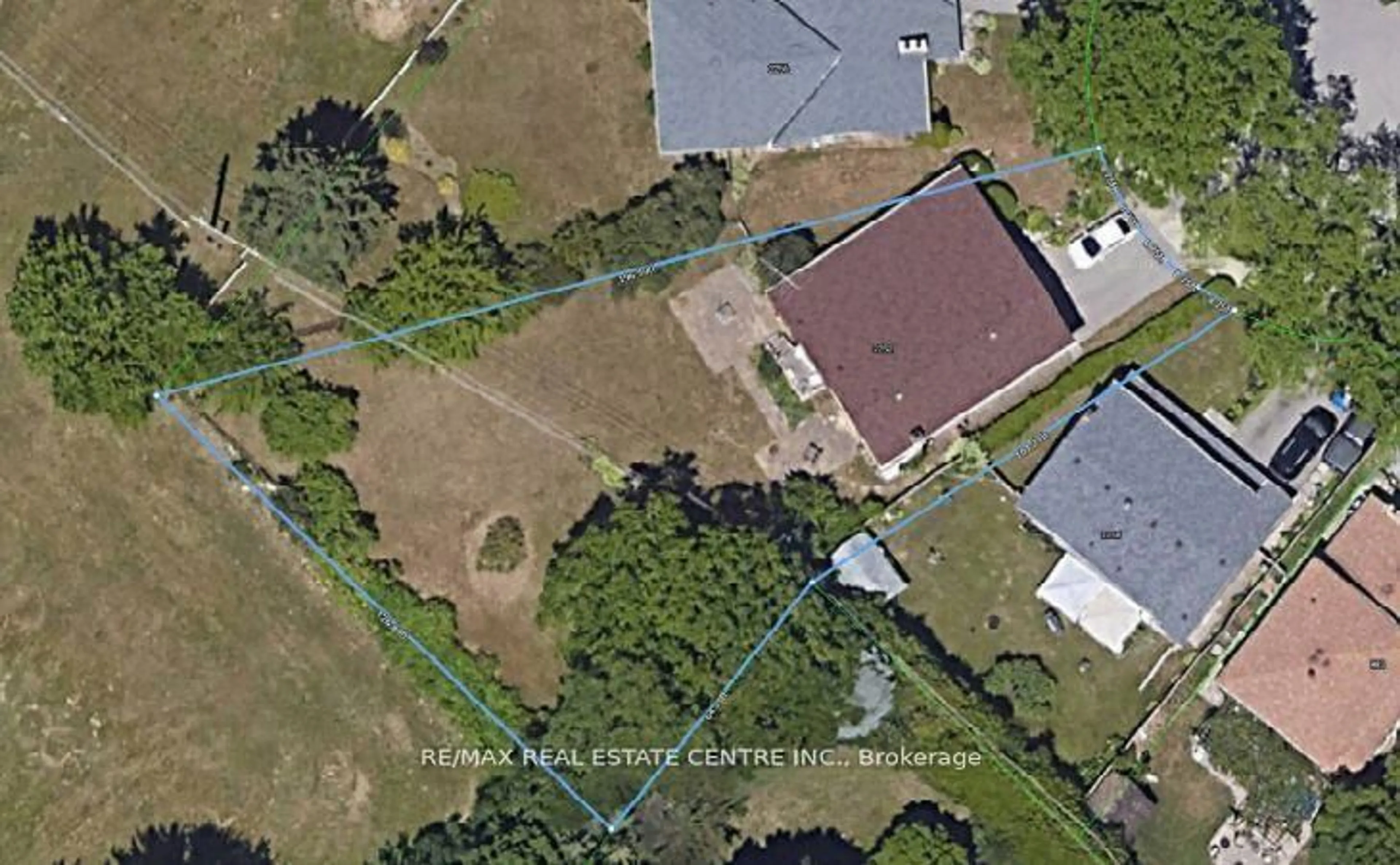 A pic from outside/outdoor area/front of a property/back of a property/a pic from drone, street for 2252 Kilgorie Crt, Mississauga Ontario L4Y 1X5
