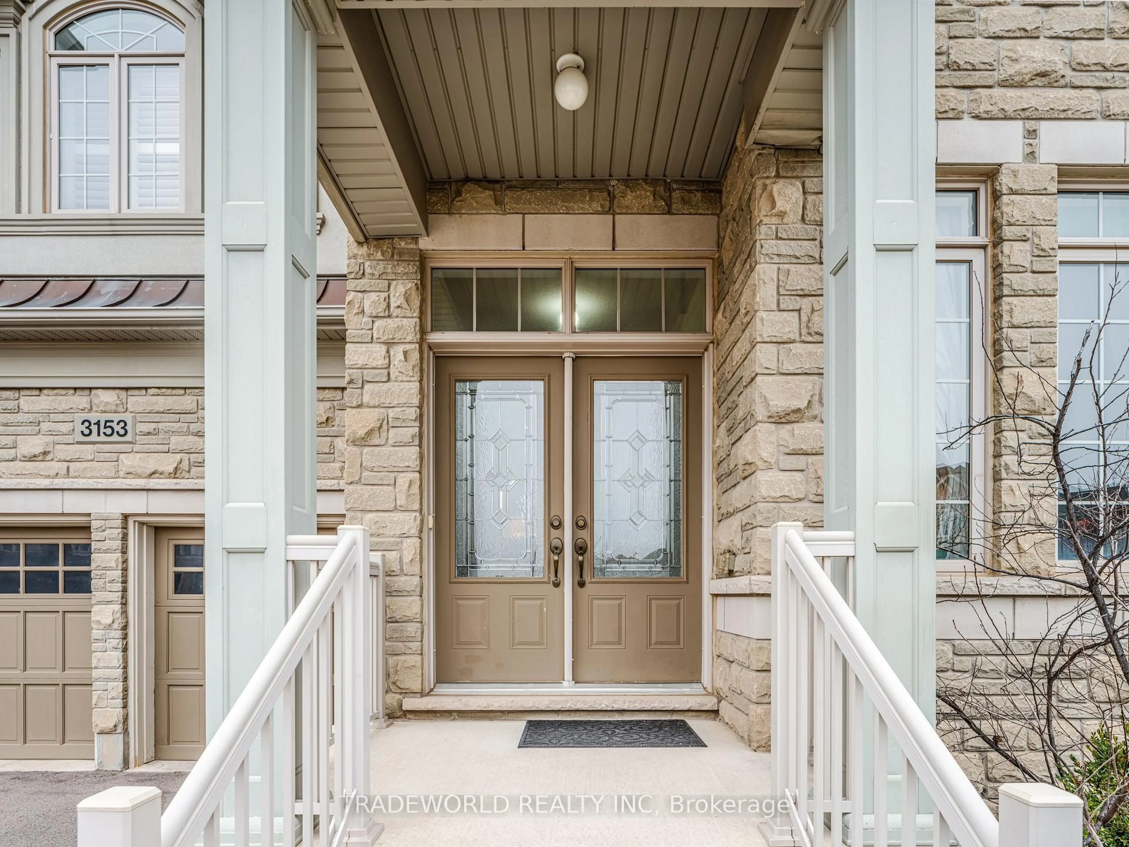 Indoor entryway for 3153 Velebit Park Blvd, Burlington Ontario L7M 0M2