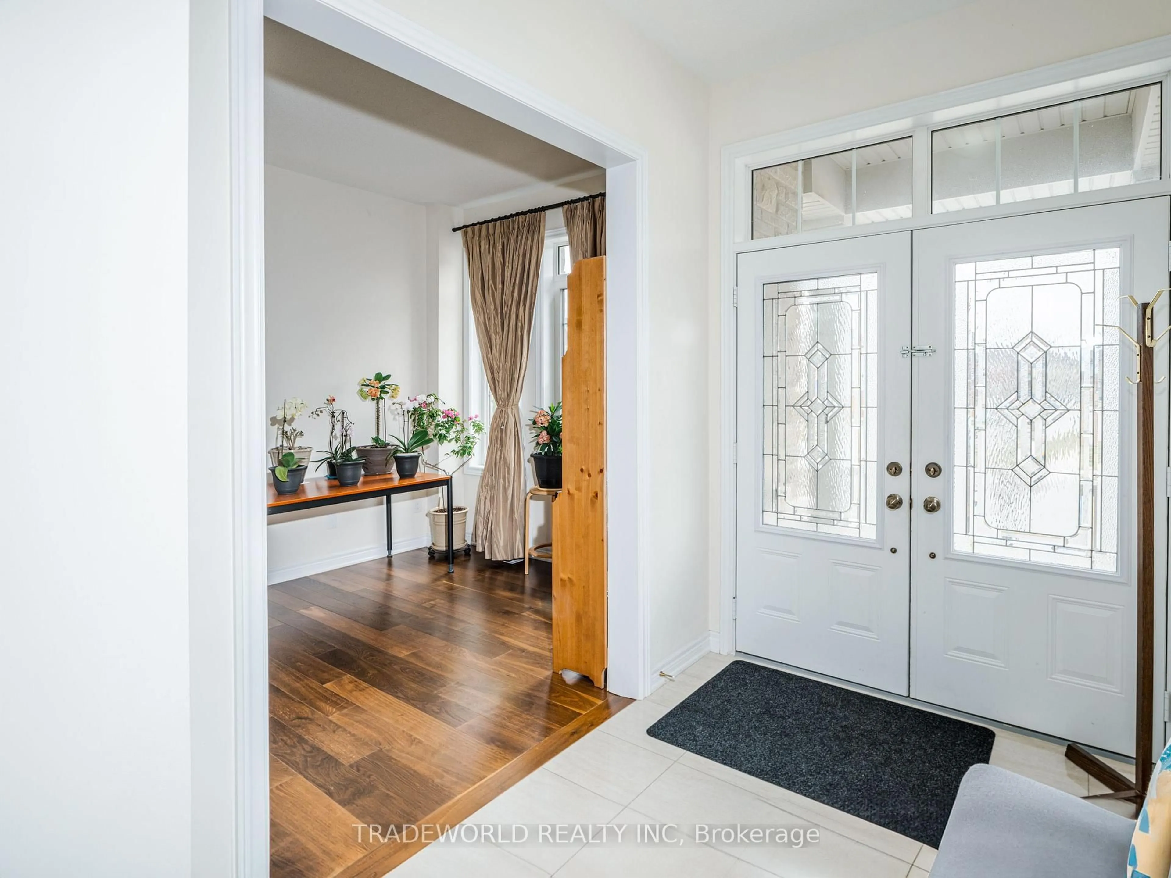 Indoor entryway for 3153 Velebit Park Blvd, Burlington Ontario L7M 0M2