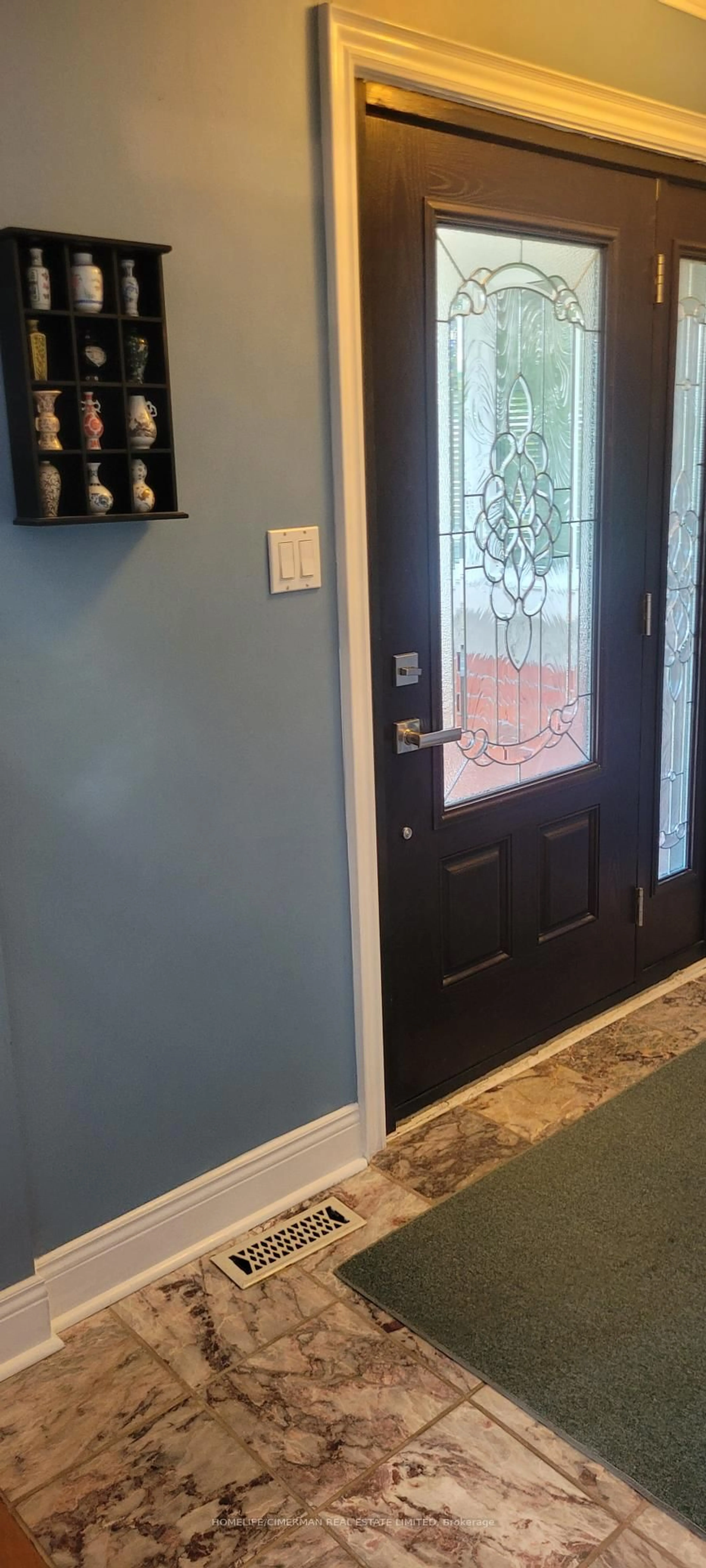 Indoor entryway for 87 Flamborough Dr, Toronto Ontario M6M 2R8