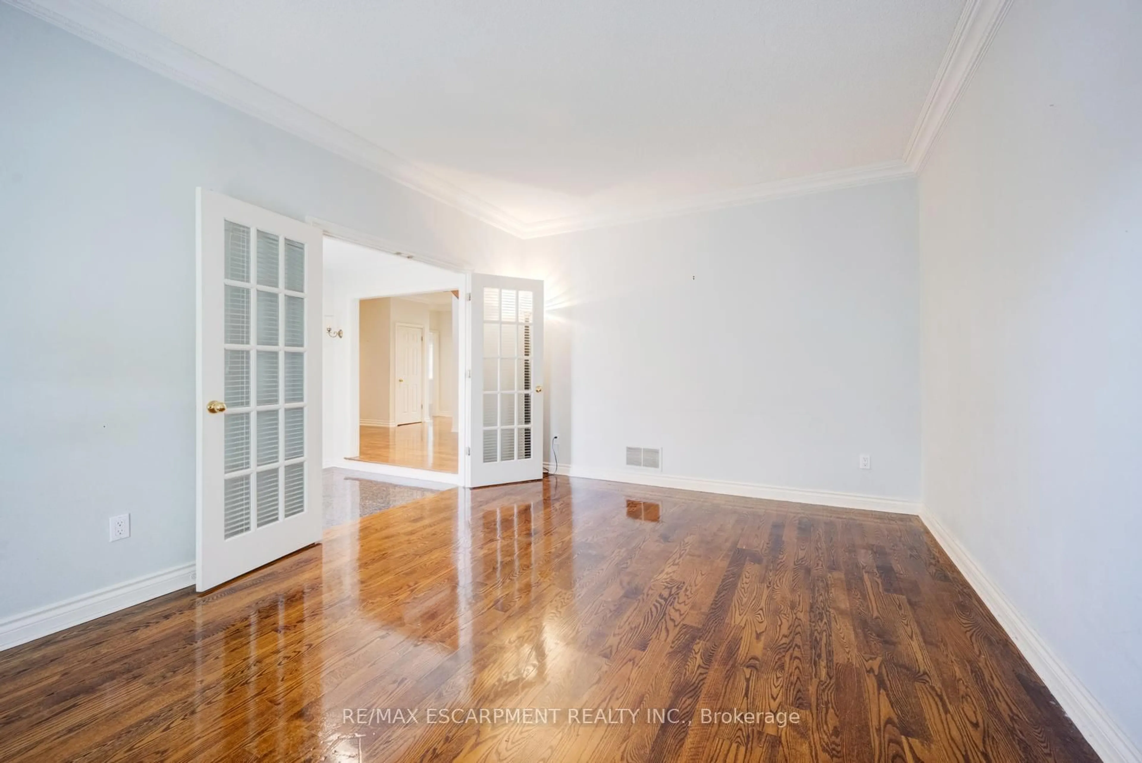 Unknown for 2031 Eckland Crt, Mississauga Ontario L5L 5W5