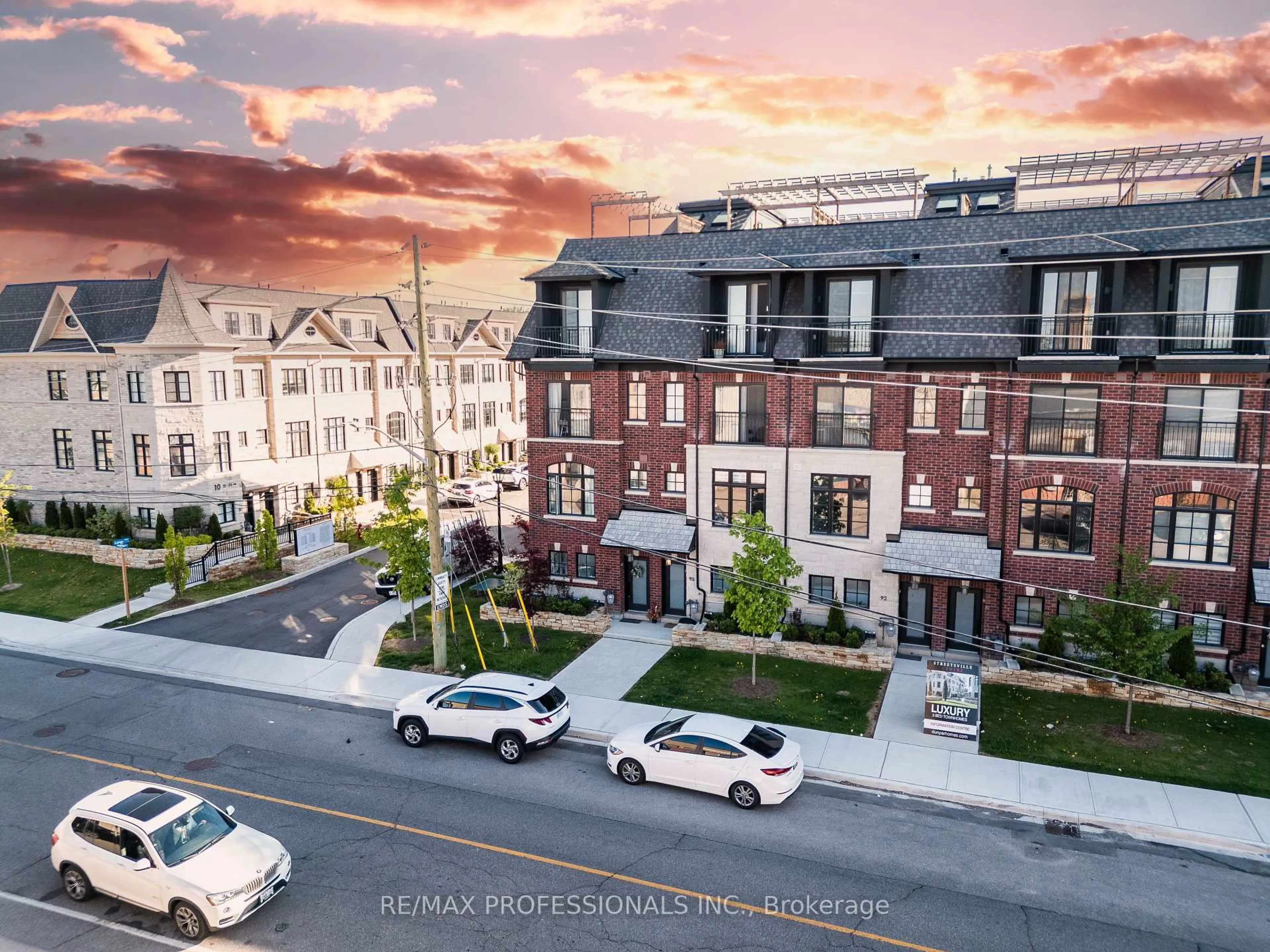 A pic from outside/outdoor area/front of a property/back of a property/a pic from drone, street for 150 Joymar Dr #TH94, Mississauga Ontario L5M 2P6