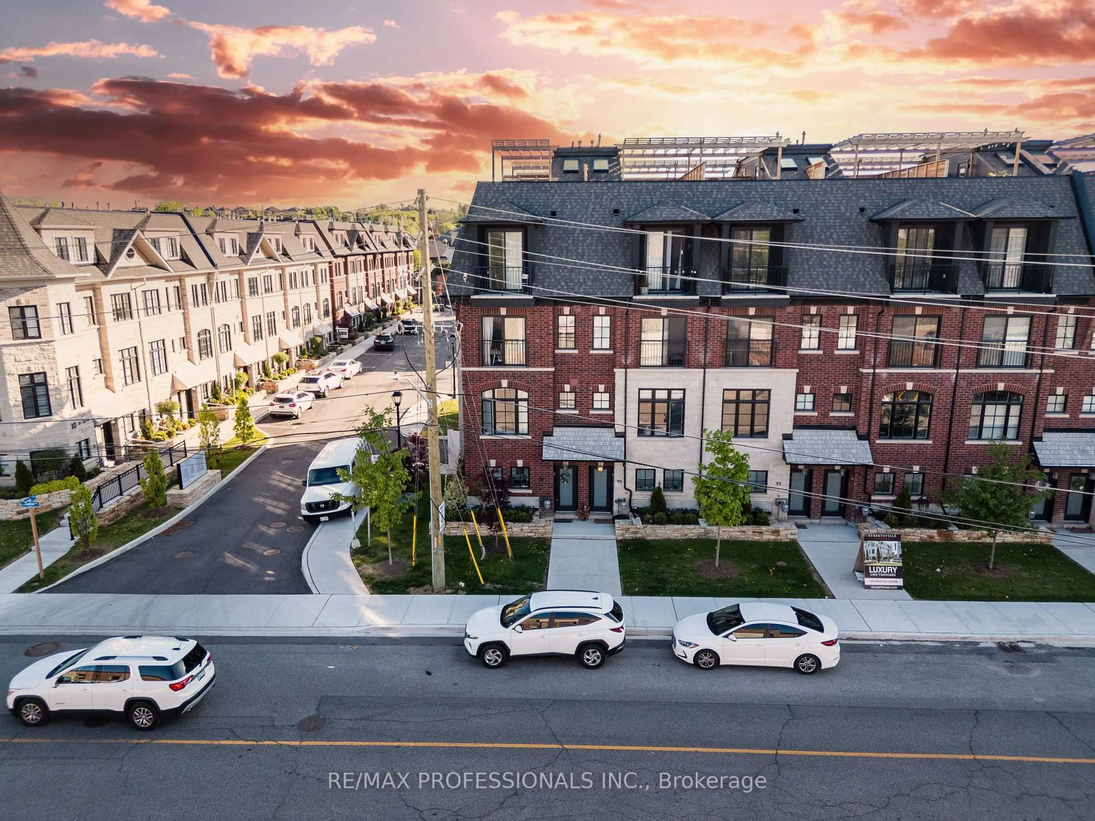 A pic from outside/outdoor area/front of a property/back of a property/a pic from drone, street for 150 Joymar Dr #TH94, Mississauga Ontario L5M 2P6