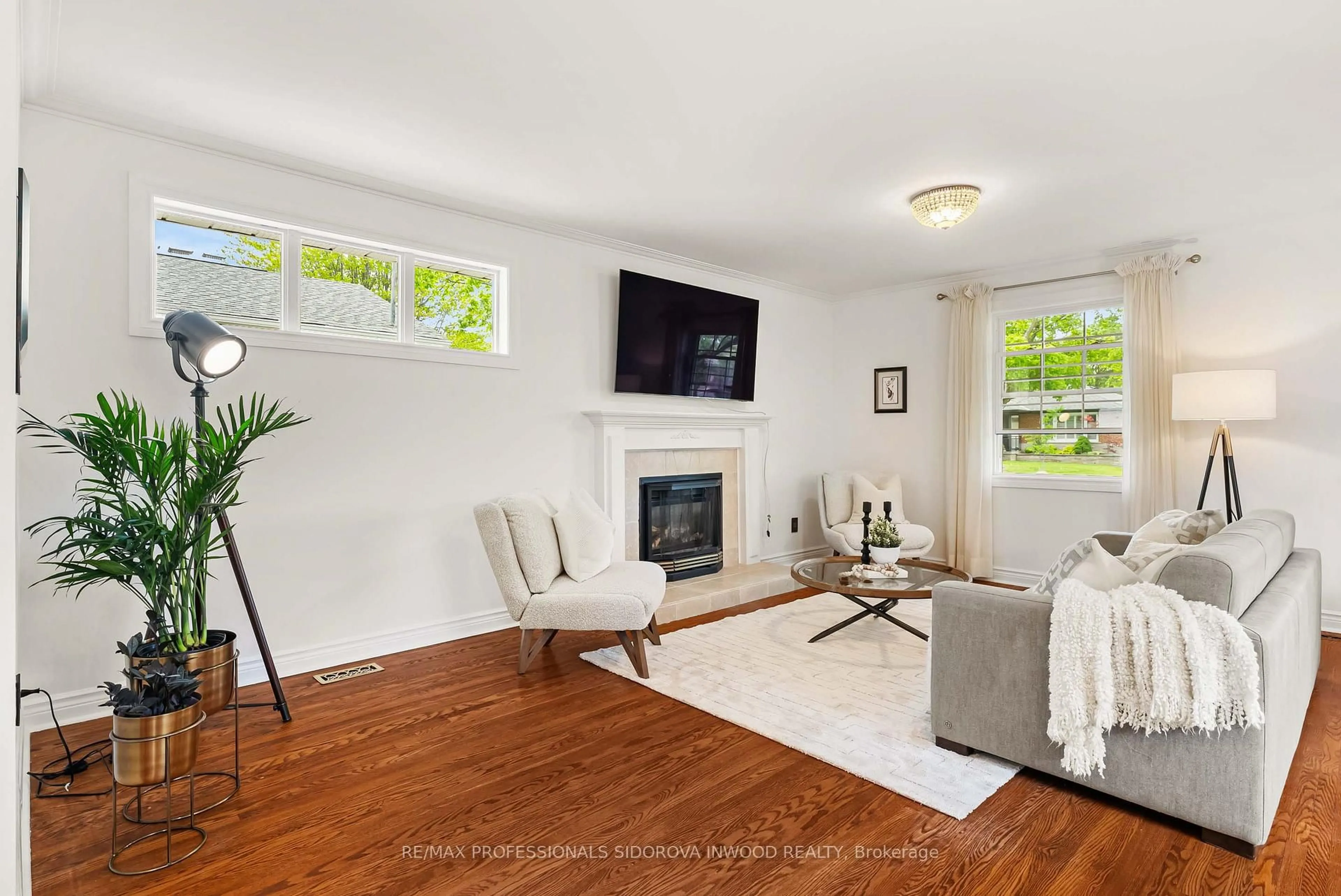 Living room with furniture, unknown for 34 Dewitt Rd, Toronto Ontario M9B 3E1