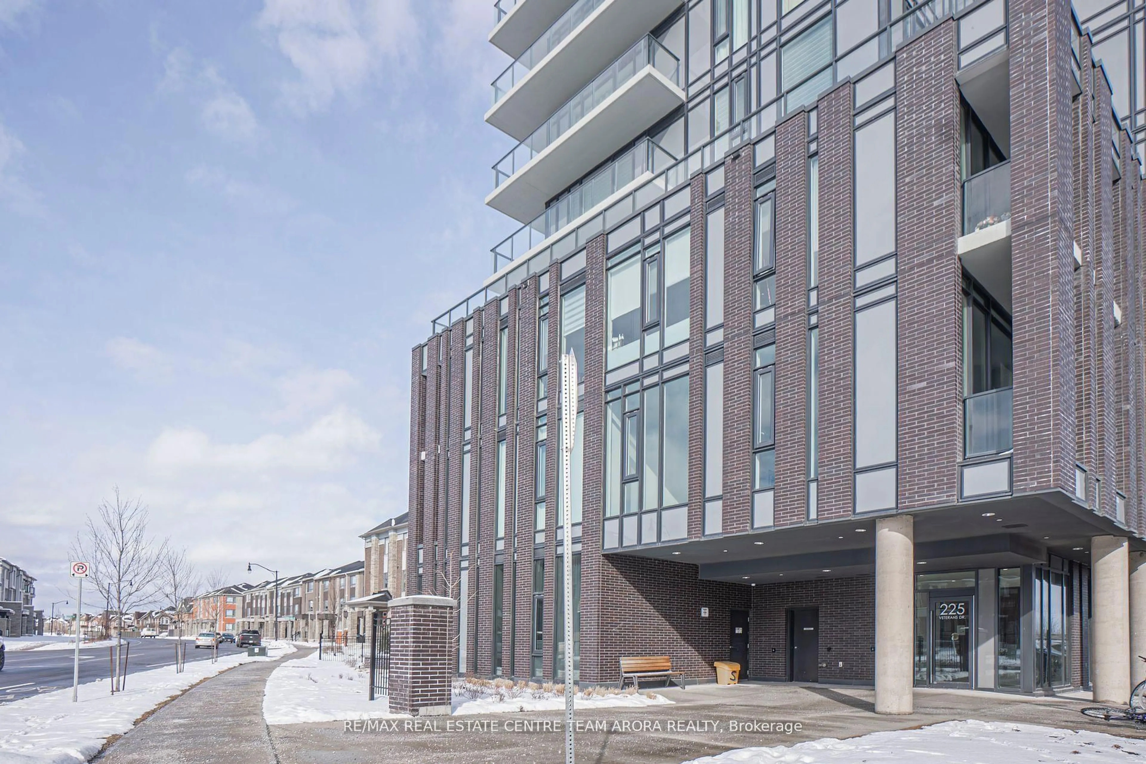 Indoor foyer for 225 Veterans Dr #1108, Brampton Ontario L7A 5L7