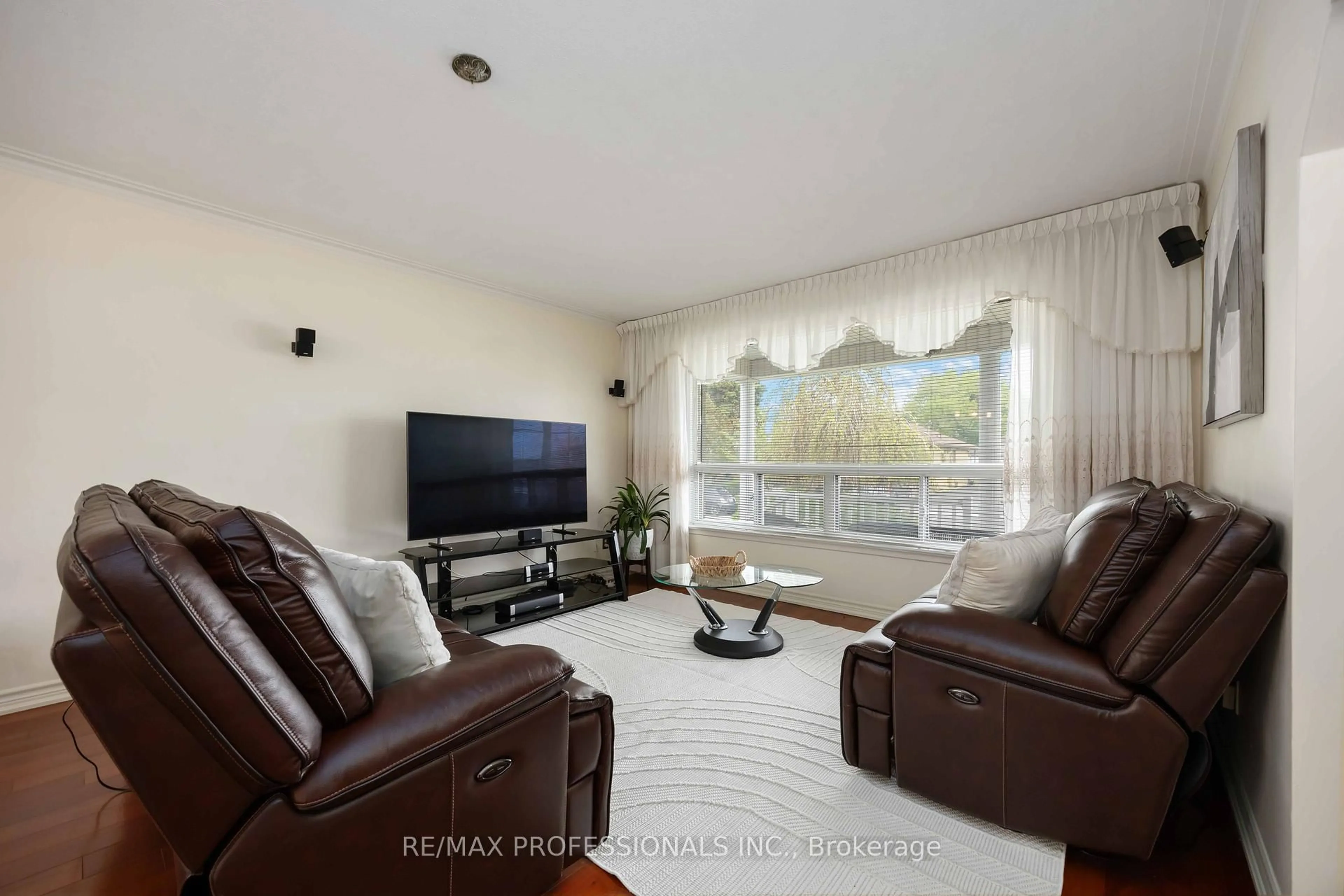 Living room with furniture, unknown for 2 Coolhurst Dr, Toronto Ontario M9W 4A5