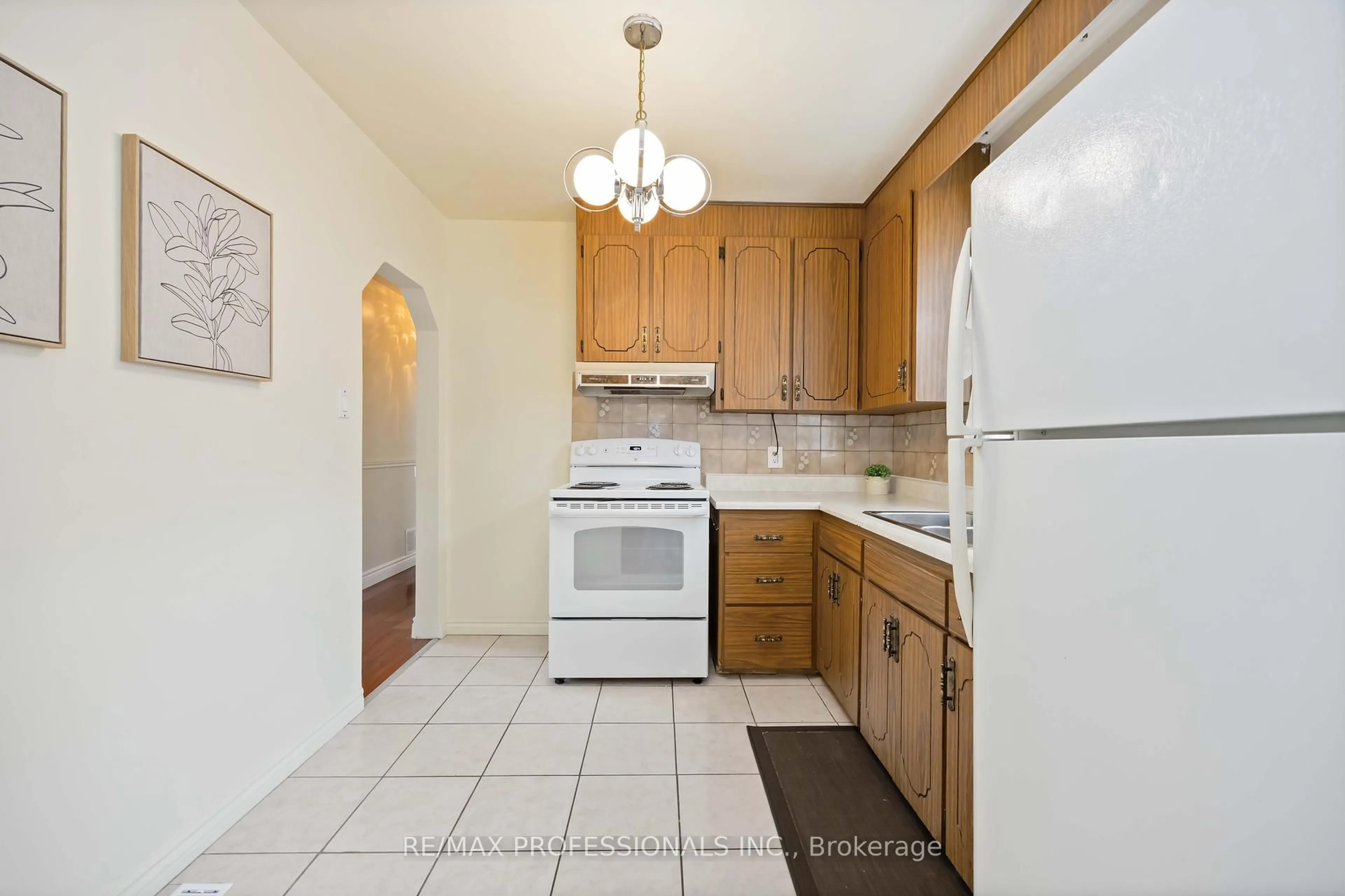 Standard kitchen, ceramic/tile floor for 2 Coolhurst Dr, Toronto Ontario M9W 4A5
