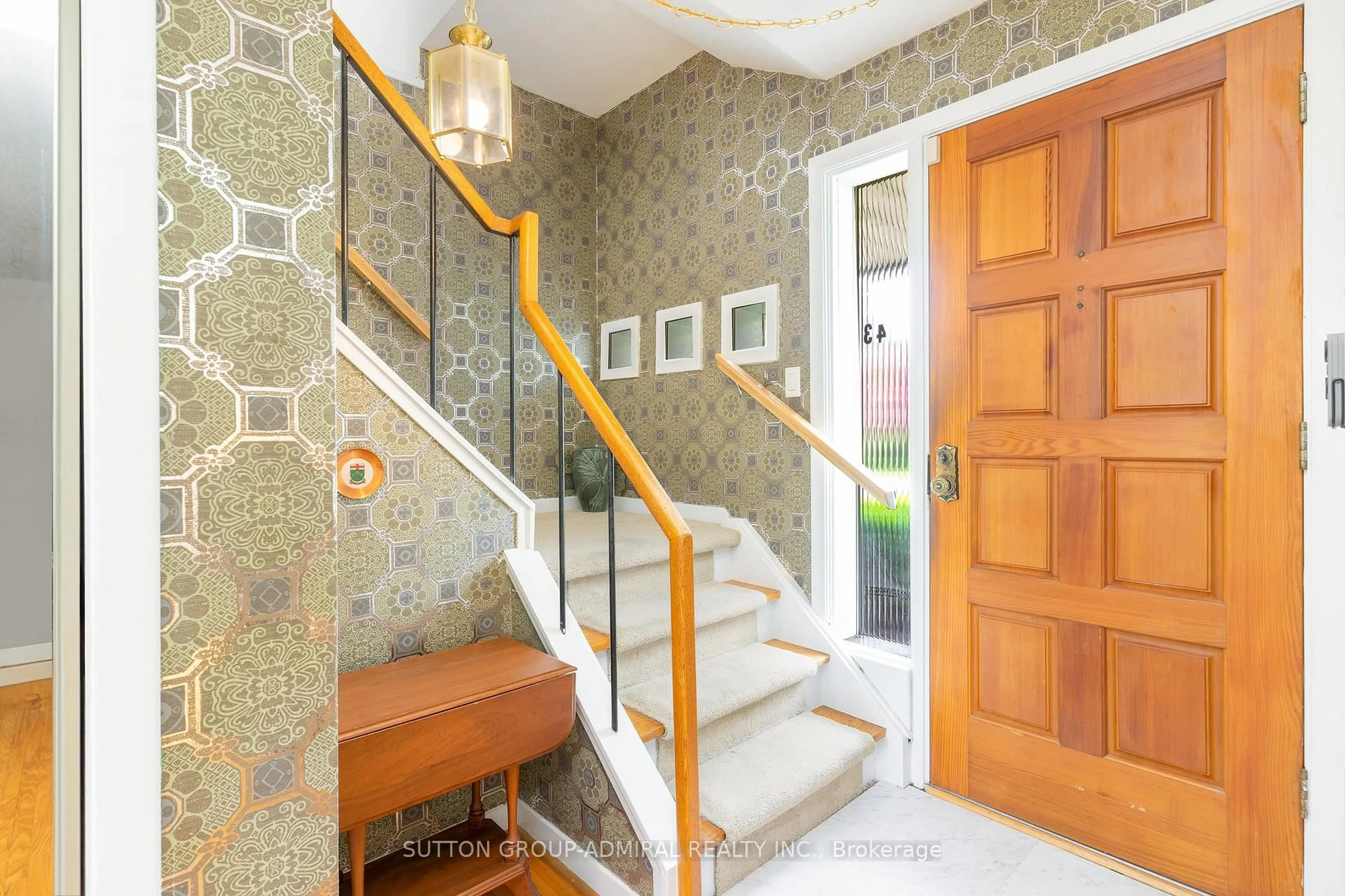 Indoor foyer for 43 Vanderbrent Cres, Toronto Ontario M9R 3W9