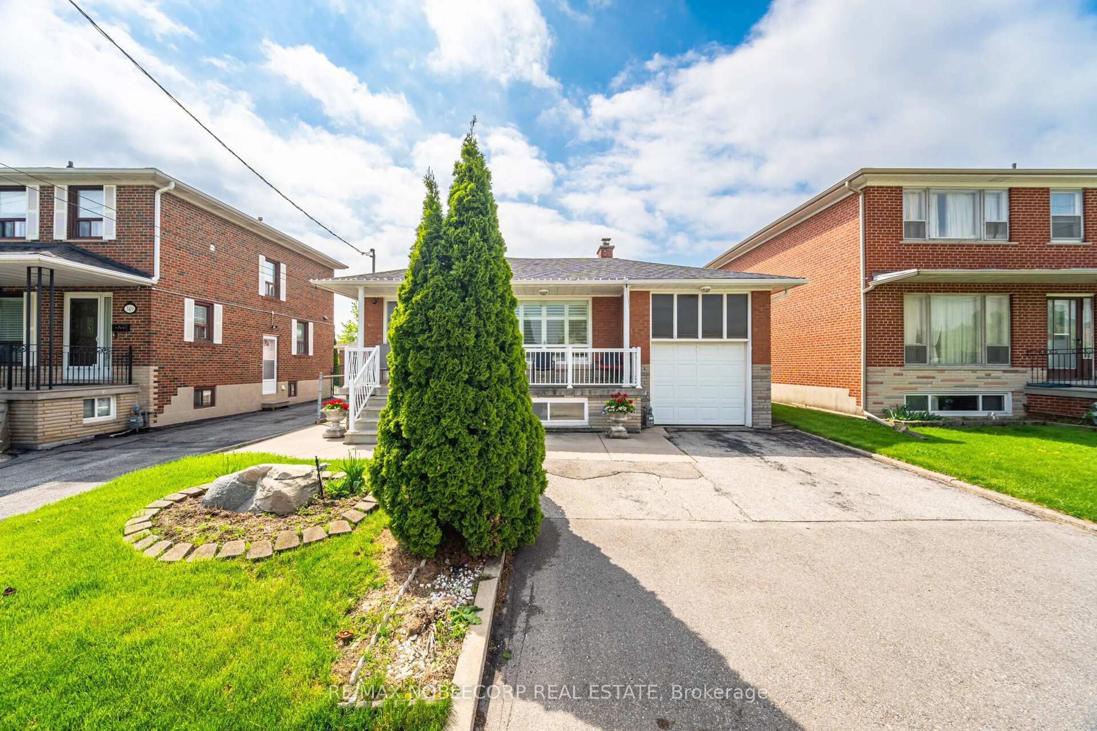 A pic from outside/outdoor area/front of a property/back of a property/a pic from drone, street for 351 Hillmount Ave, Toronto Ontario M6B 1Y6