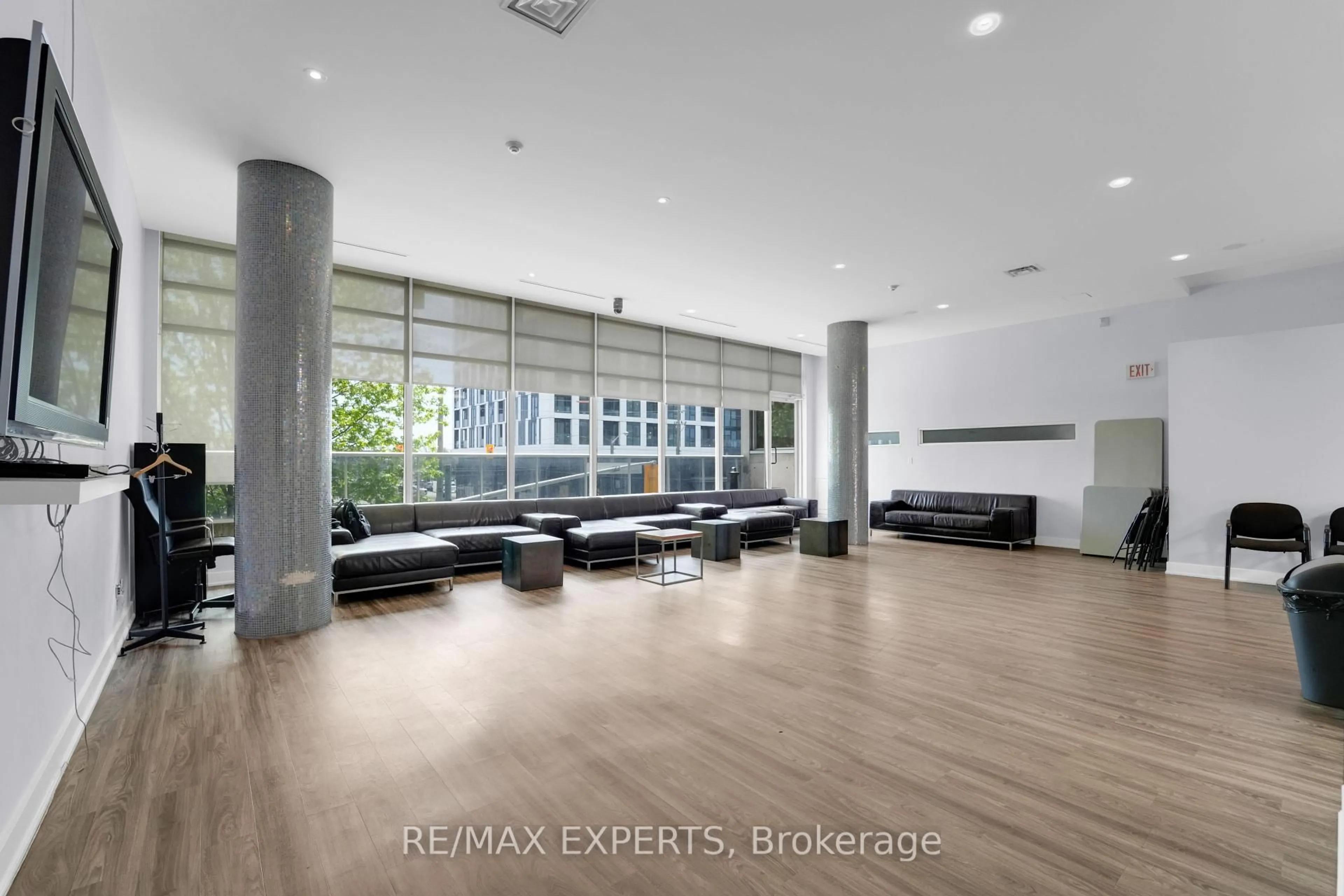 Lobby for 1050 The Queensway N/A #516, Toronto Ontario M8Z 0A8
